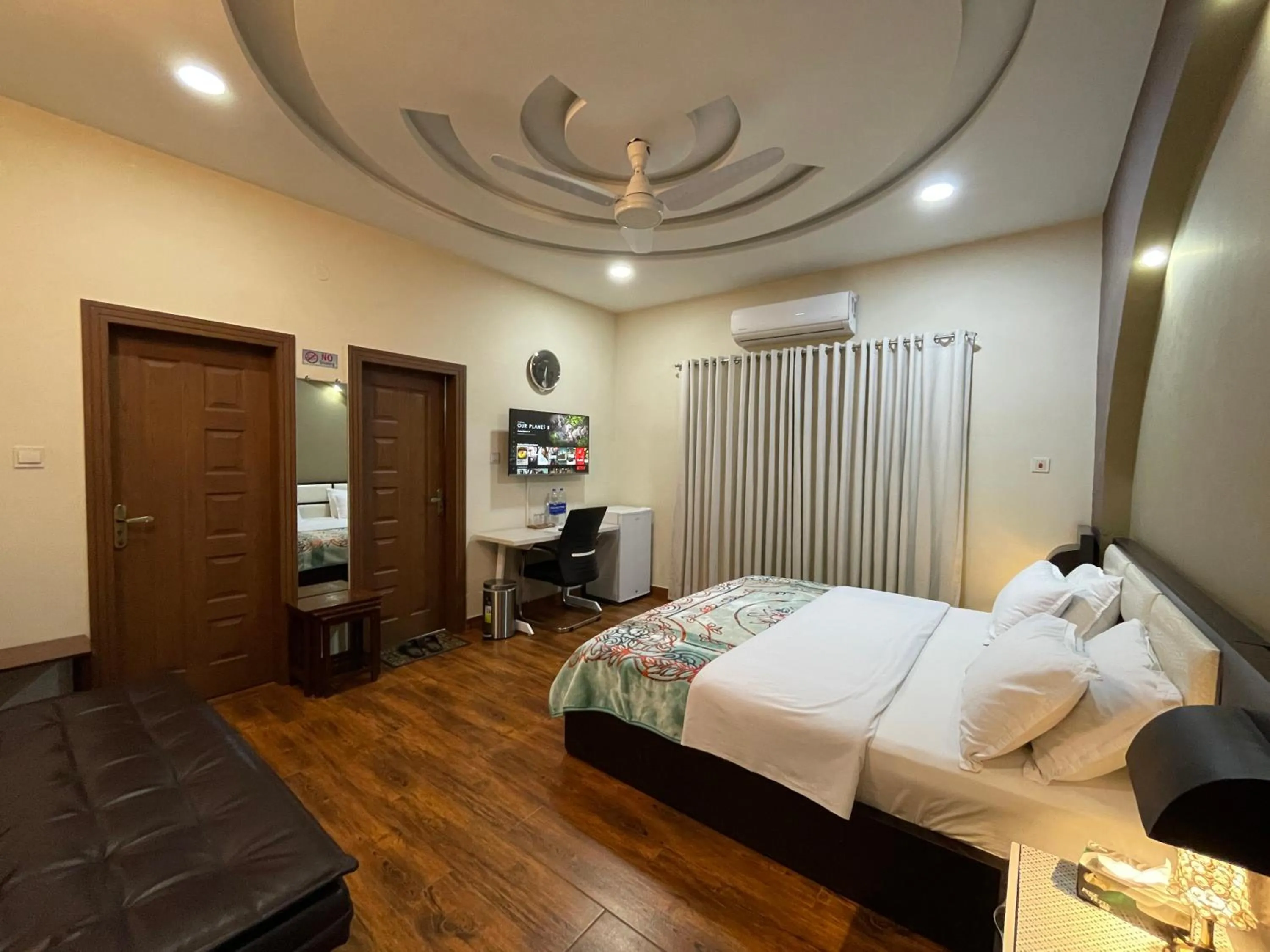 Deluxe Double Room (2 Adults + 1 Child) in Alpha Guest House