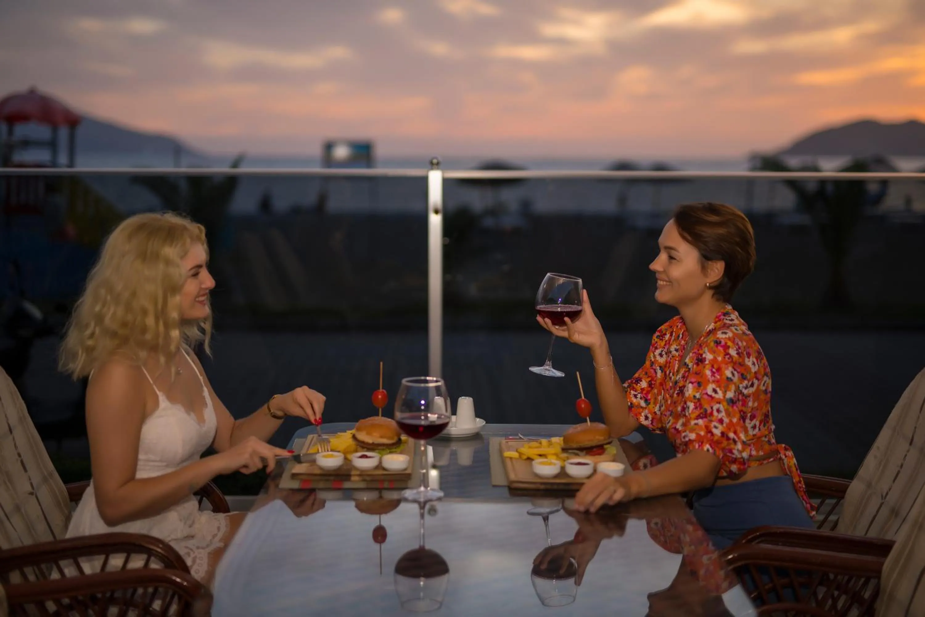 Sunset Beach Club Aqua Lettings