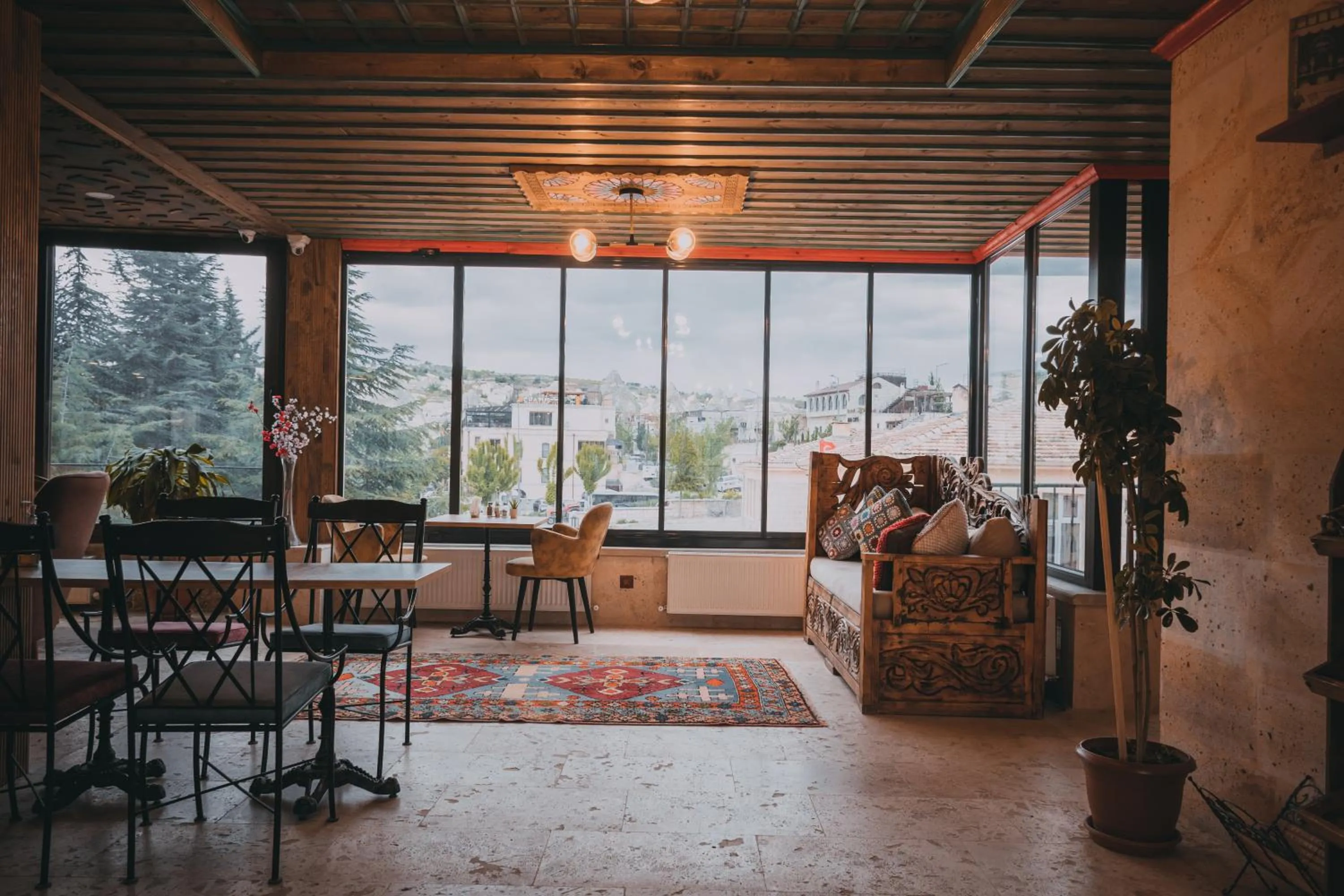 Restaurant/places to eat in Olivia Cave Hotel