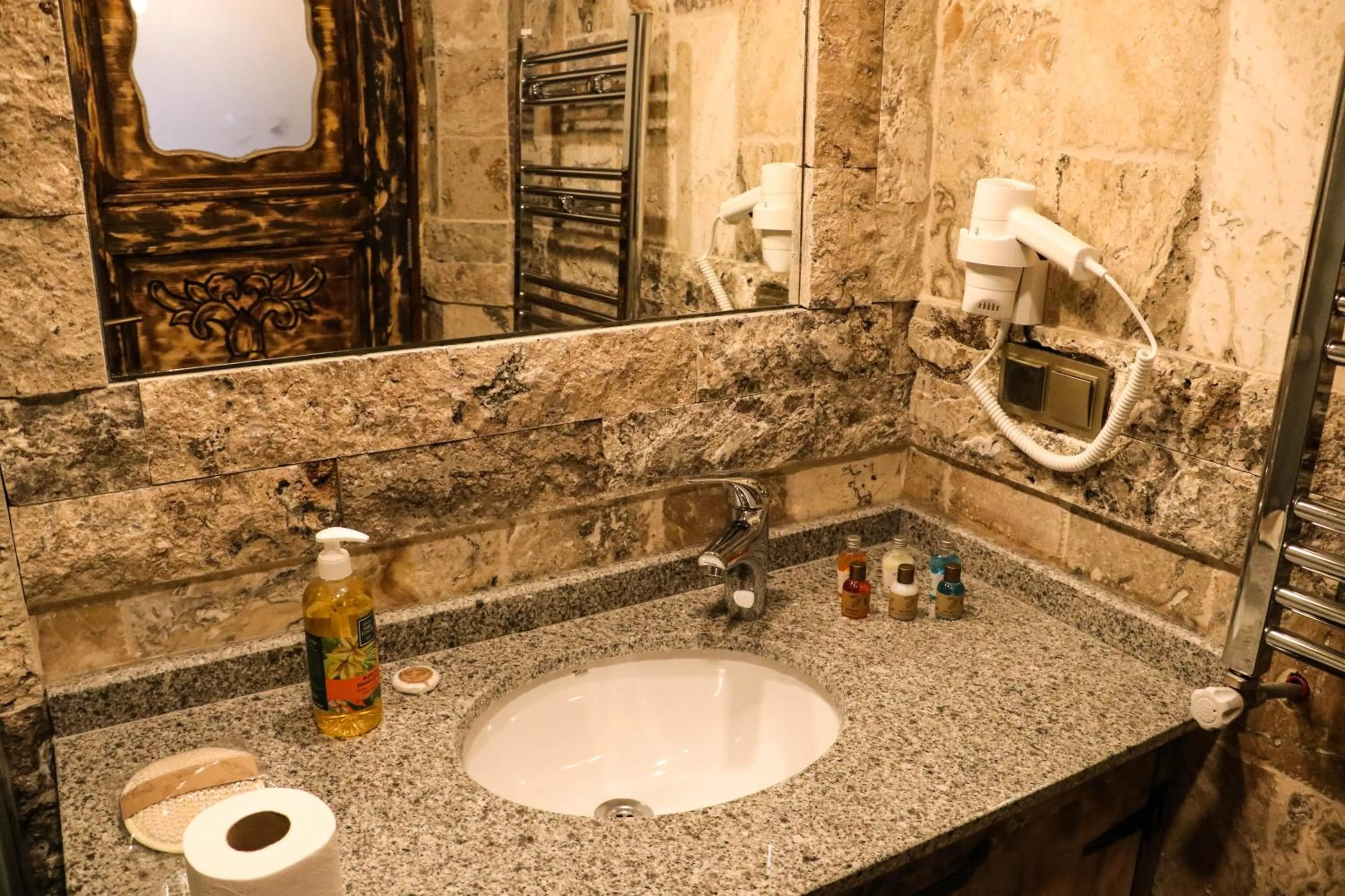 Bathroom in Olivia Cave Hotel