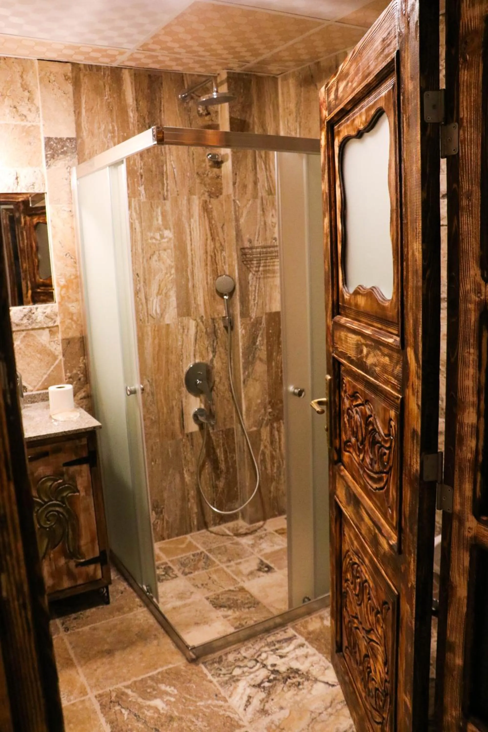 Shower in Olivia Cave Hotel