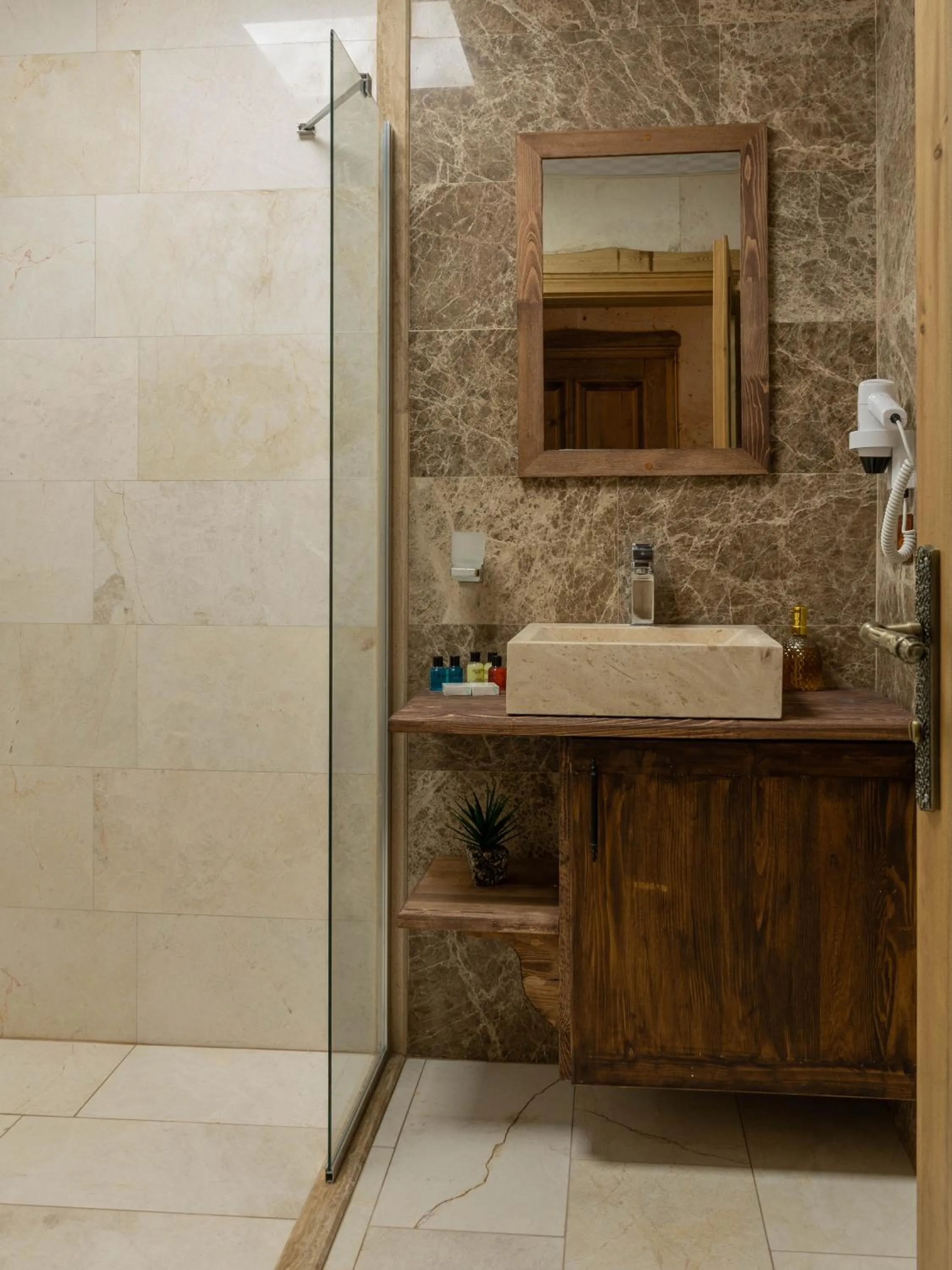 Shower in Olivia Cave Hotel