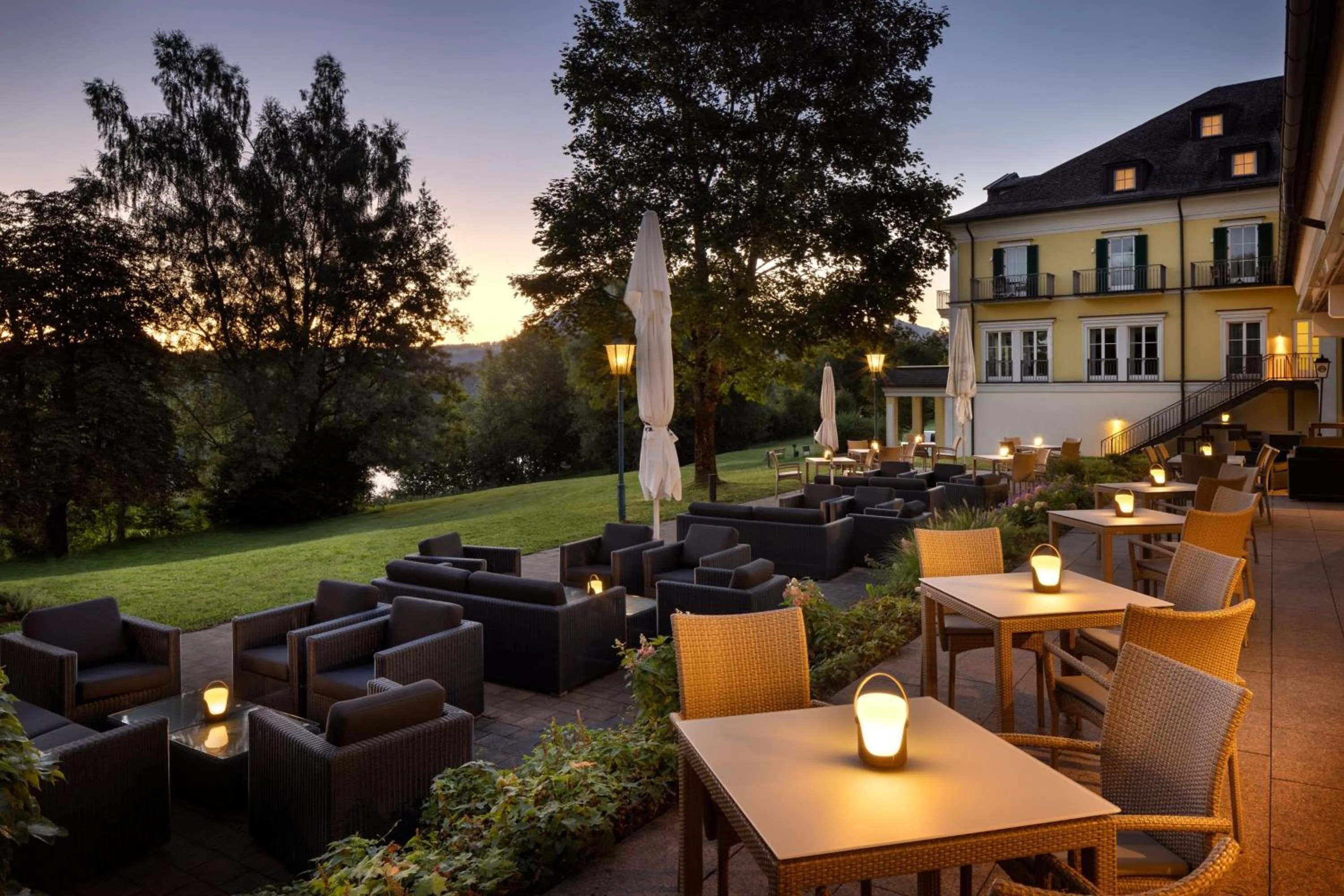 Lounge or bar in Arabella Jagdhof Resort am Fuschlsee, a Tribute Portfolio Hotel