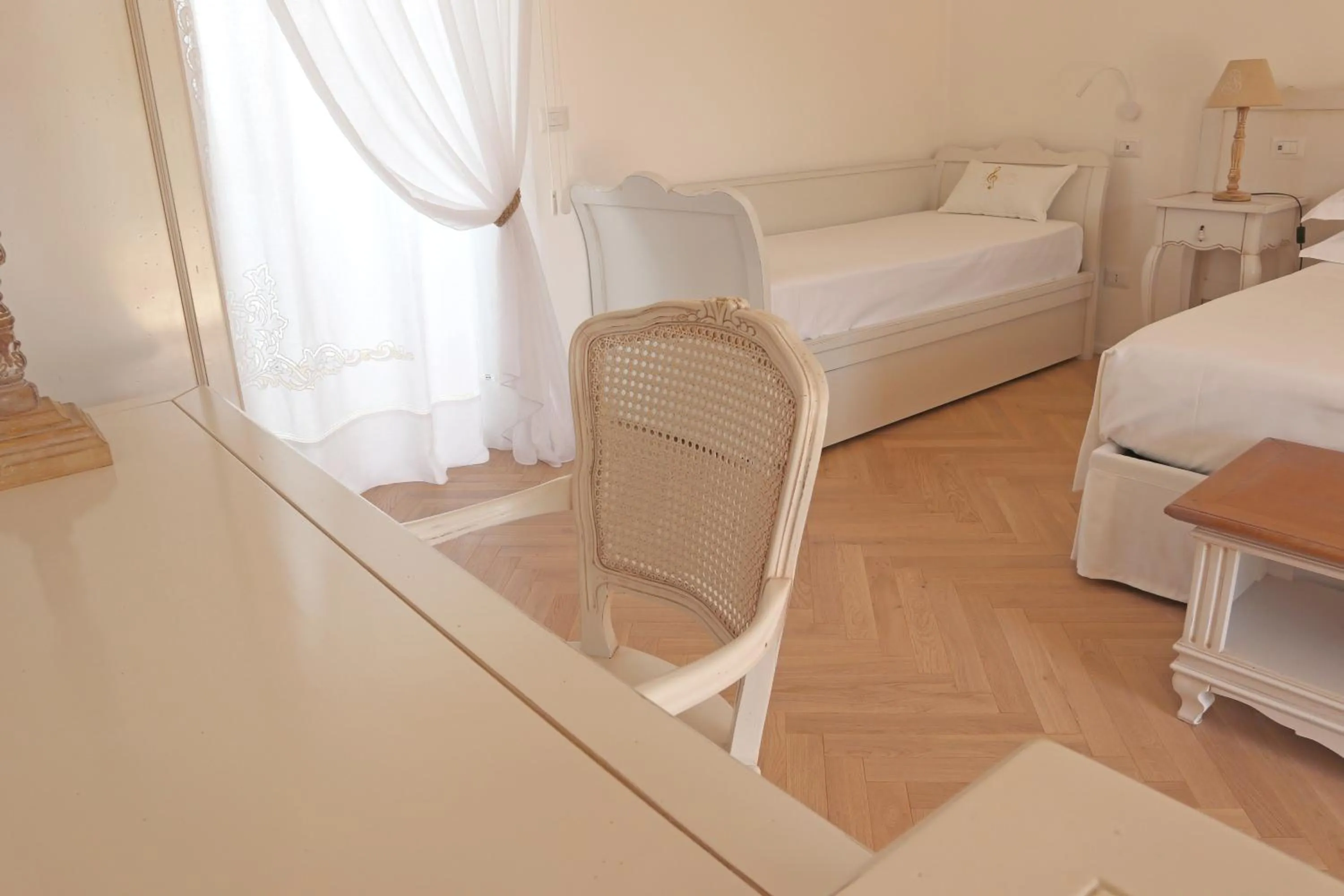 Seating area, Bed in Adagio Salentino