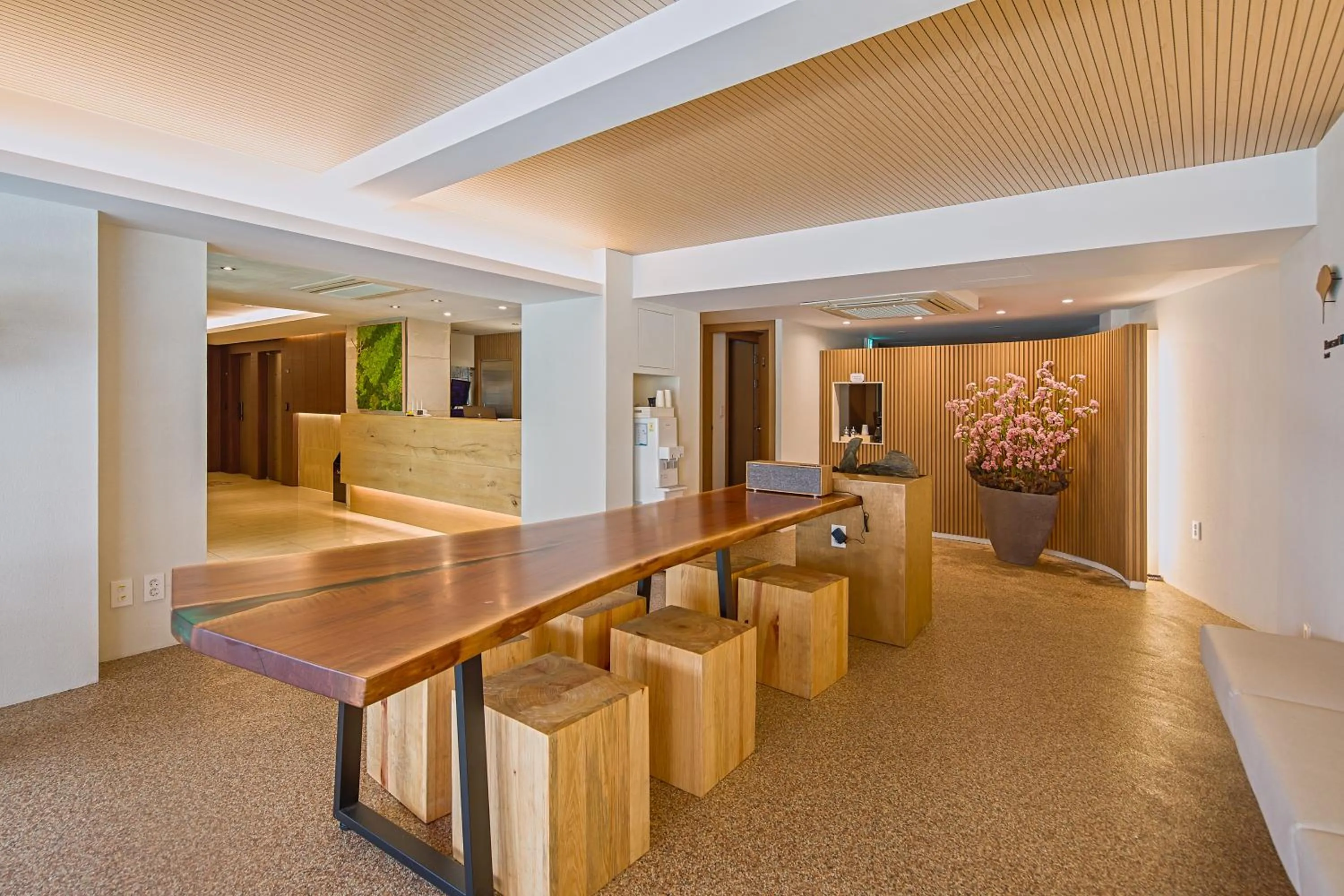 Coffee/tea facilities in Namsan Hill Hotel