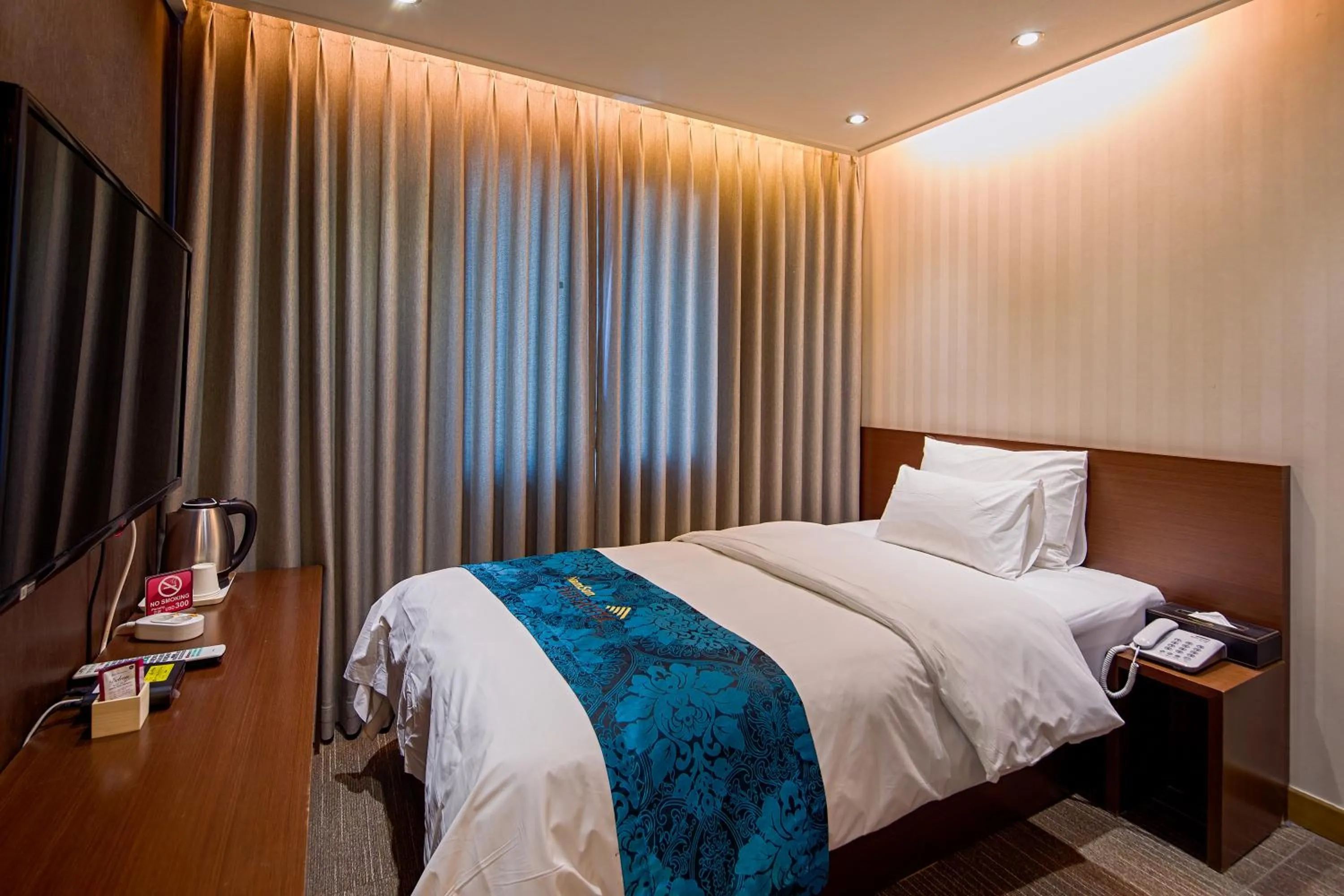 Photo of the whole room, Bed in Namsan Hill Hotel