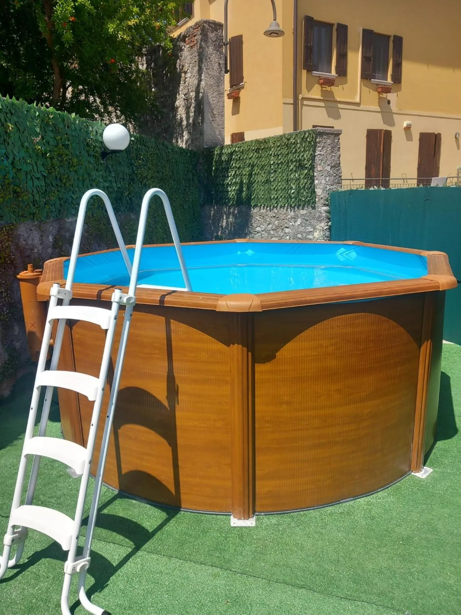 Swimming pool in Bike Hotel Touring Gardone Riviera & Wellness