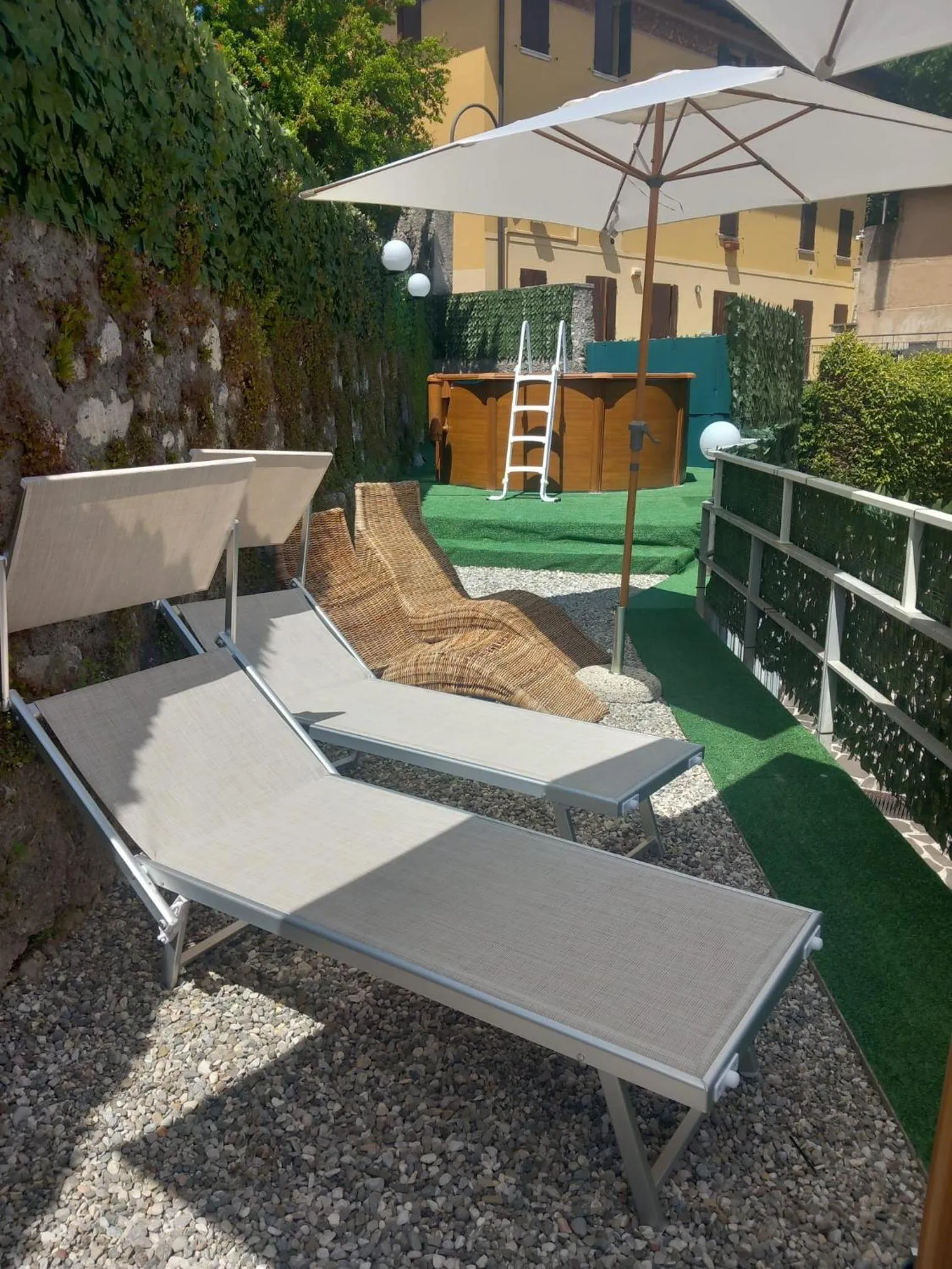 Solarium in Bike Hotel Touring Gardone Riviera & Wellness