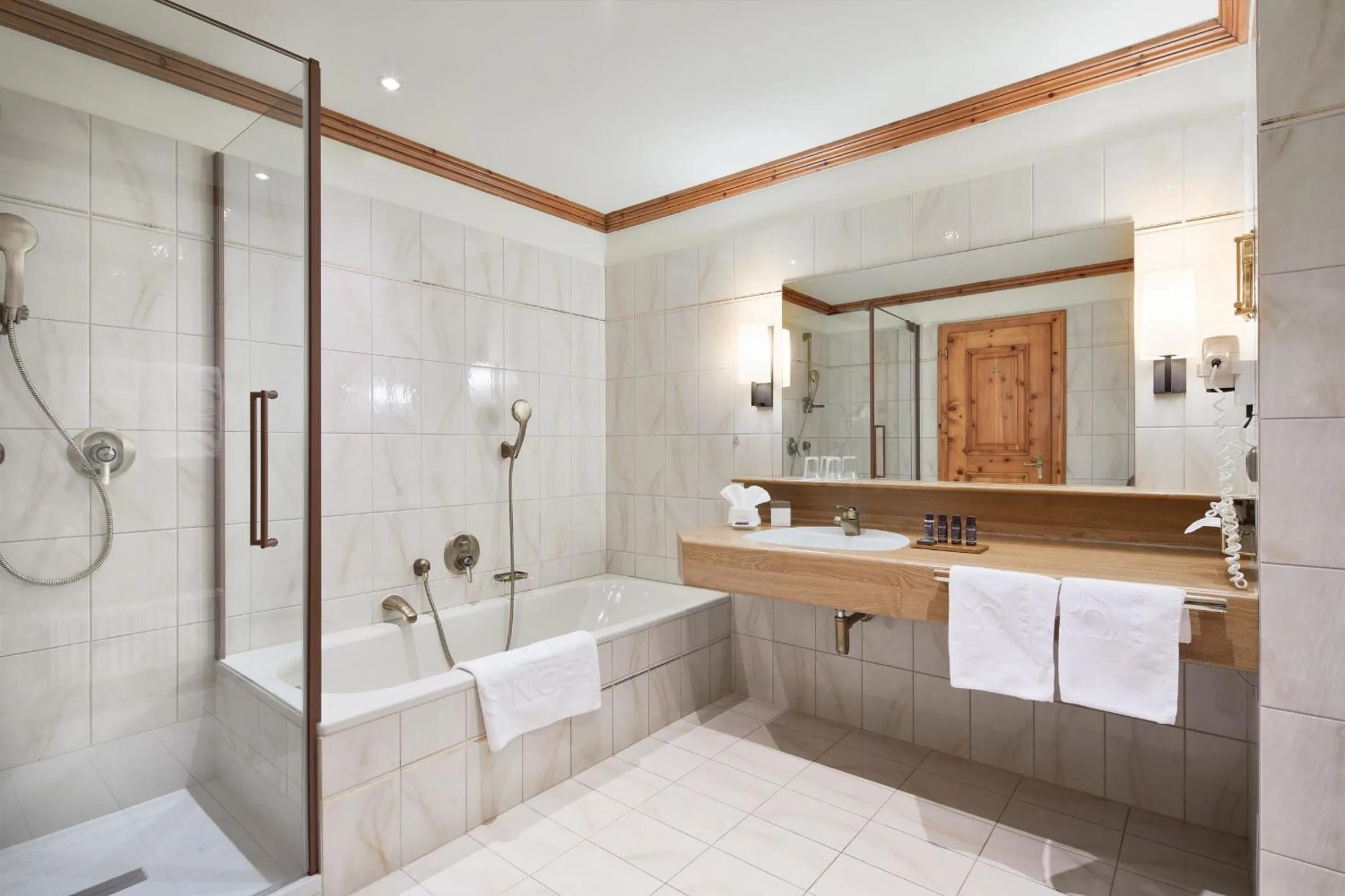 Bathroom in Hotel Singer – Relais & Châteaux