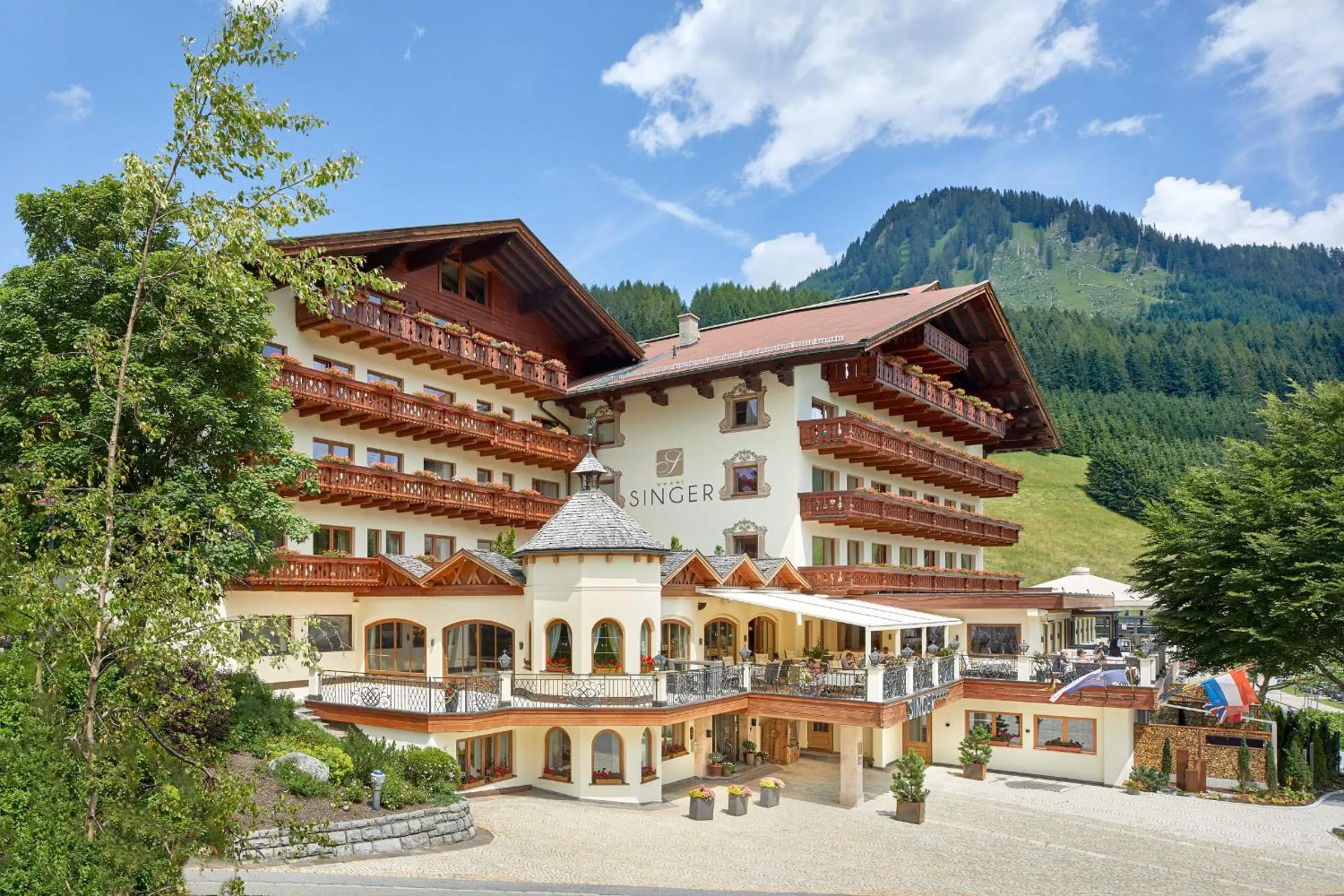 Property building in Hotel Singer – Relais & Châteaux