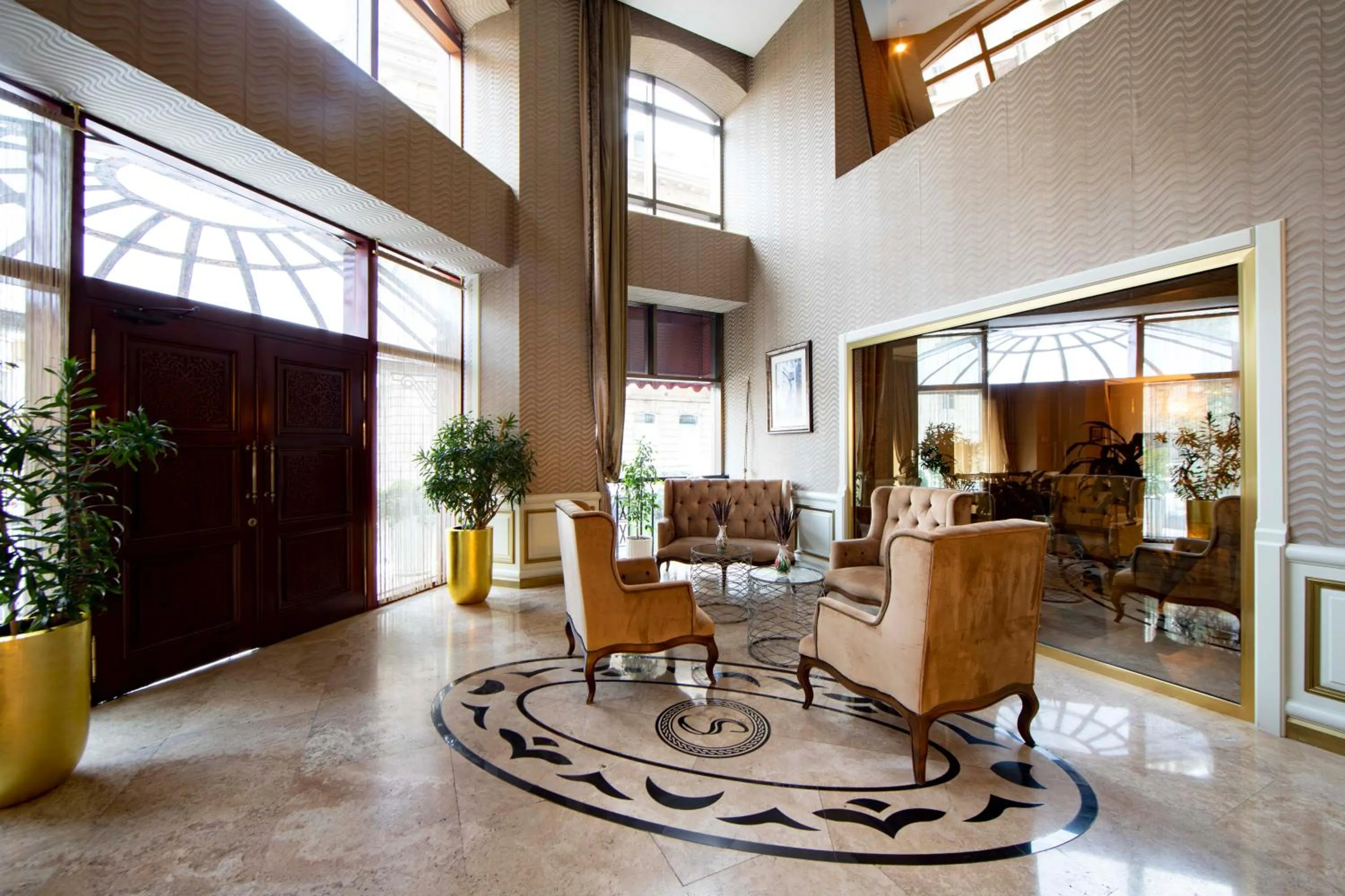 Lobby or reception in Sapphire Inn Hotel