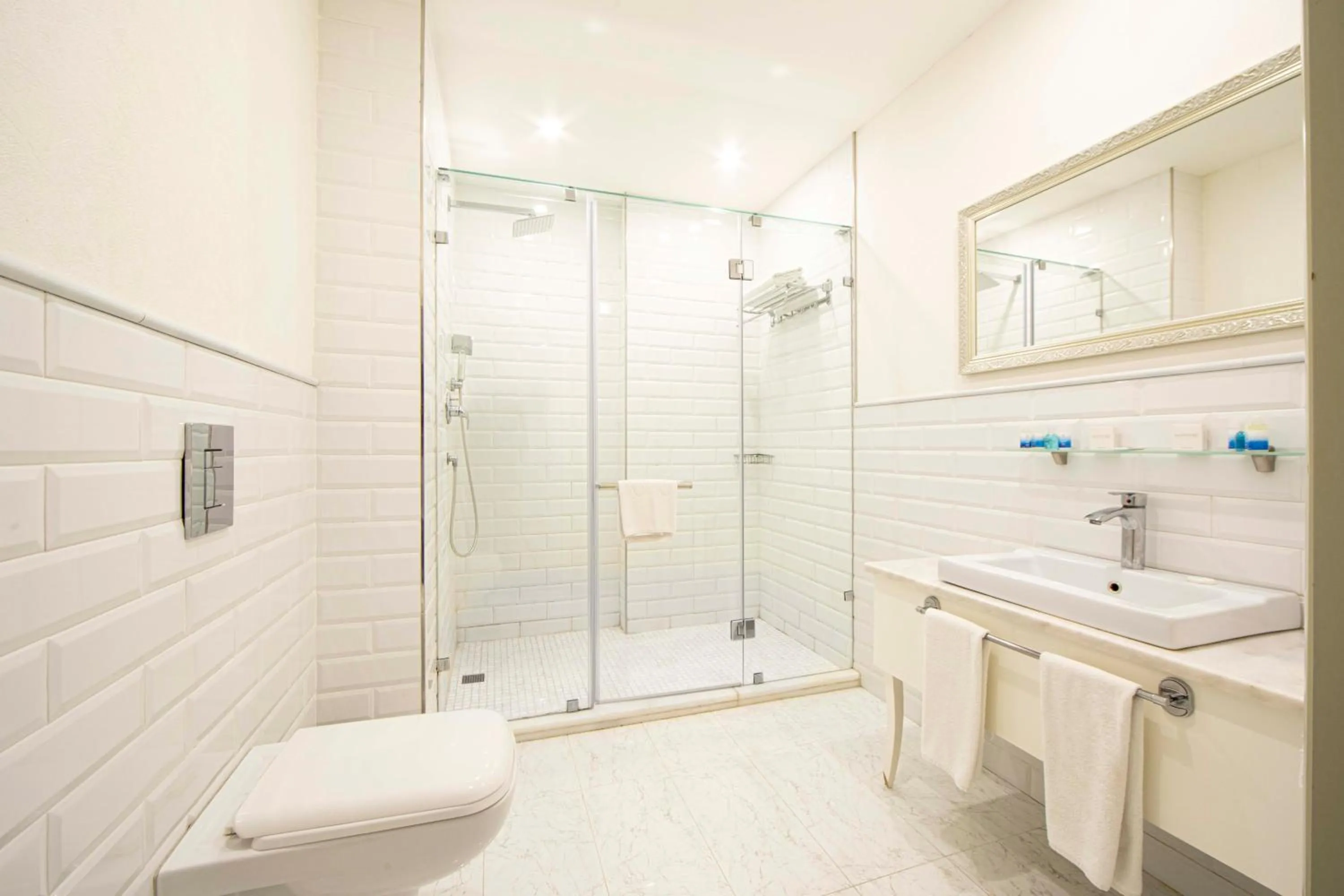 Bathroom in Sapphire Inn Hotel