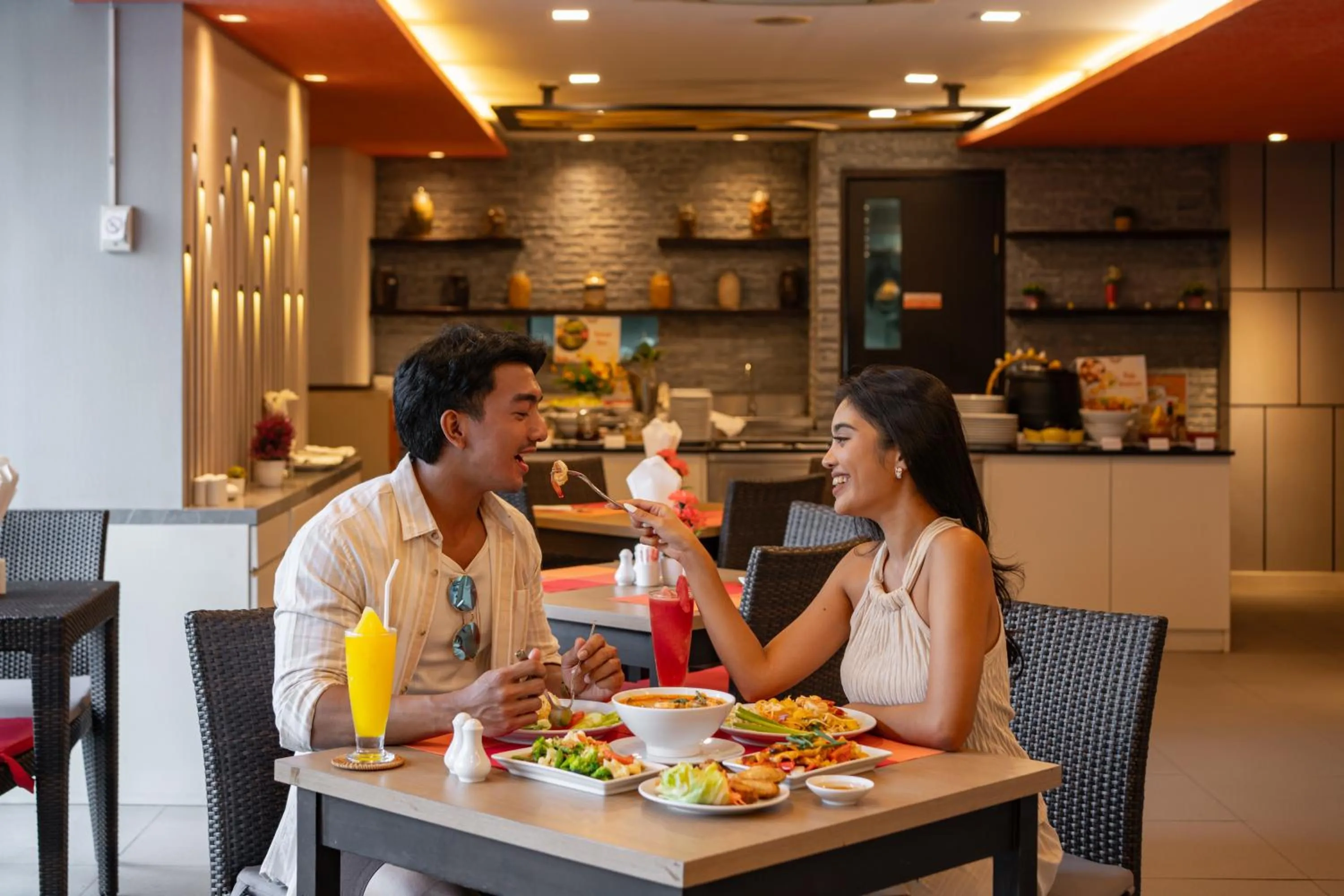 Restaurant/places to eat in Citrus Patong Hotel by Compass Hospitality