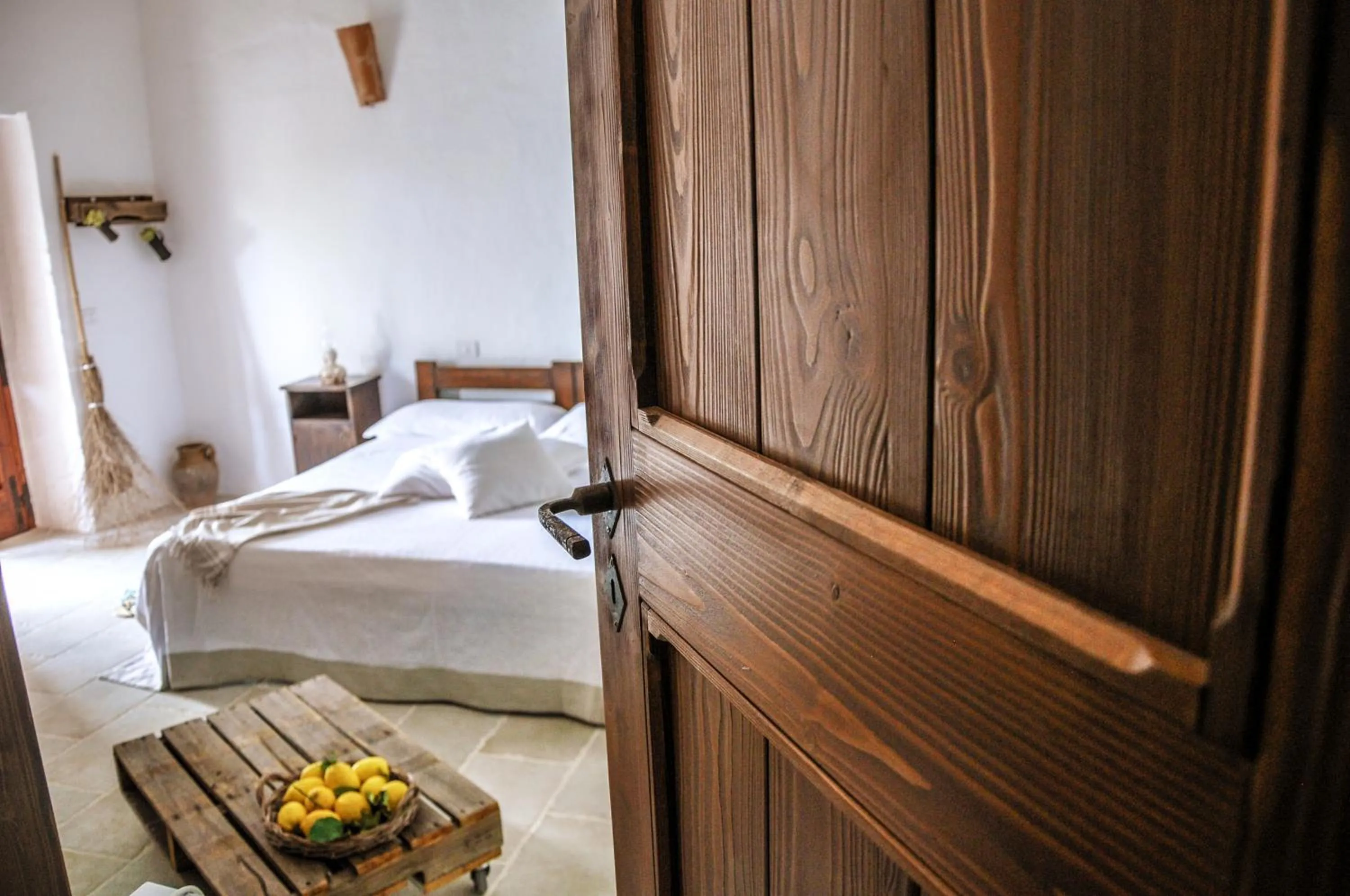 Decorative detail, Bed in Masseria Uccio