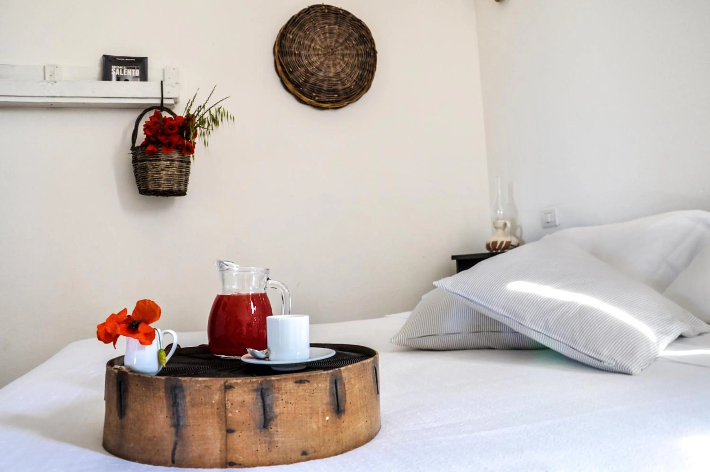 Decorative detail, Bed in Masseria Uccio