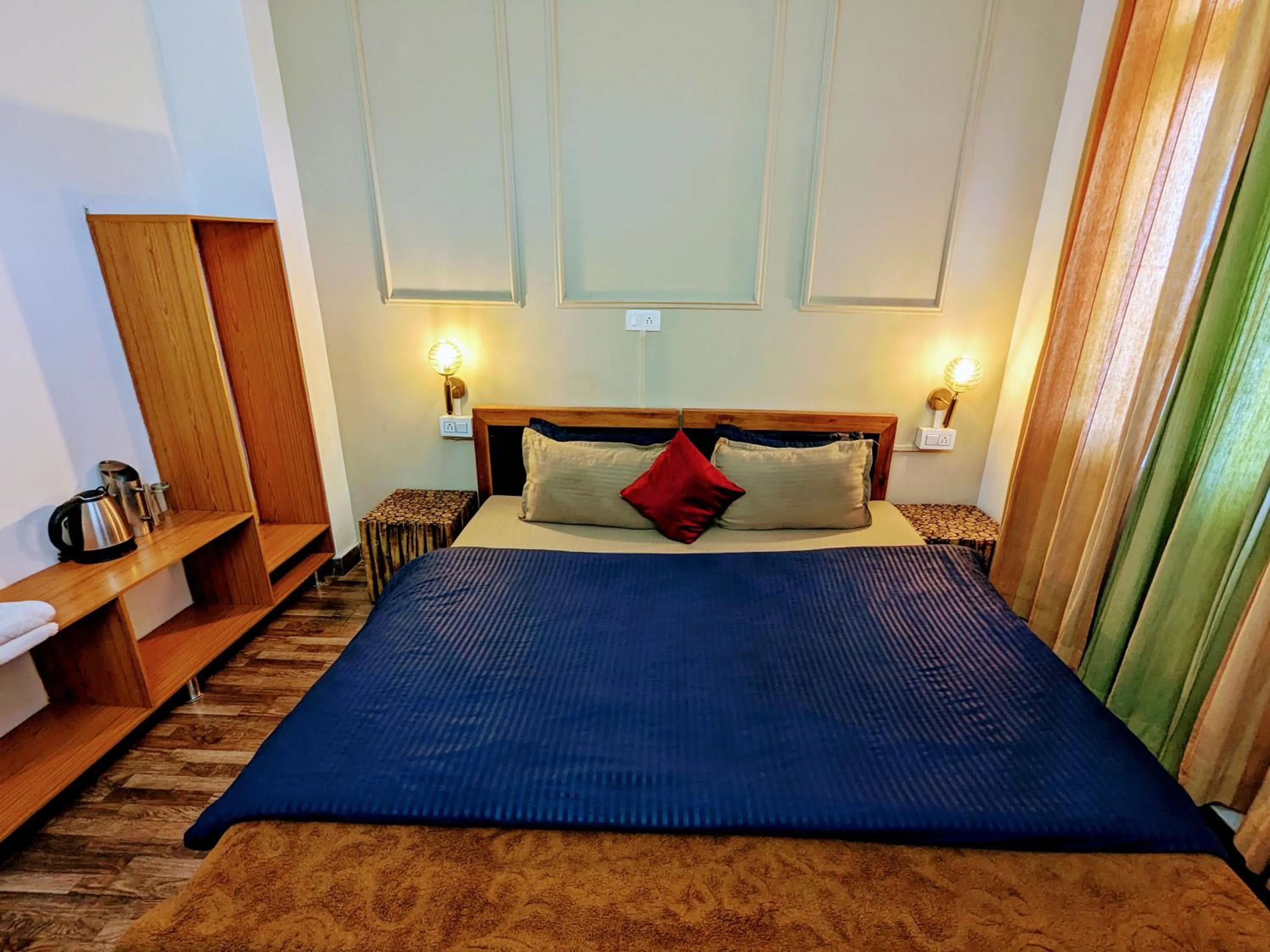 Photo of the whole room, Bed in The Trippy Tribe