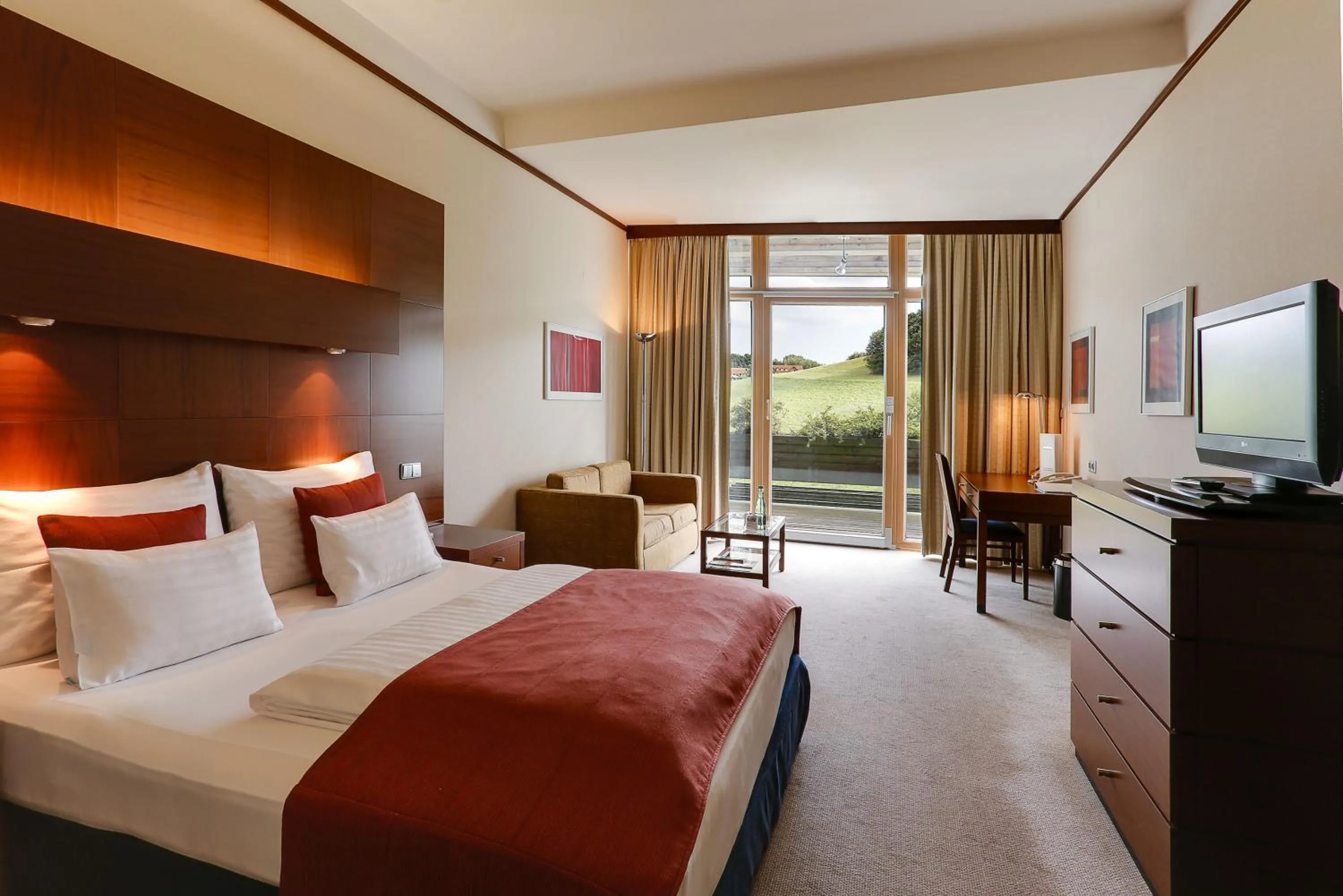 Bedroom, Bed in Das Sonnreich - Thermenhotel Loipersdorf