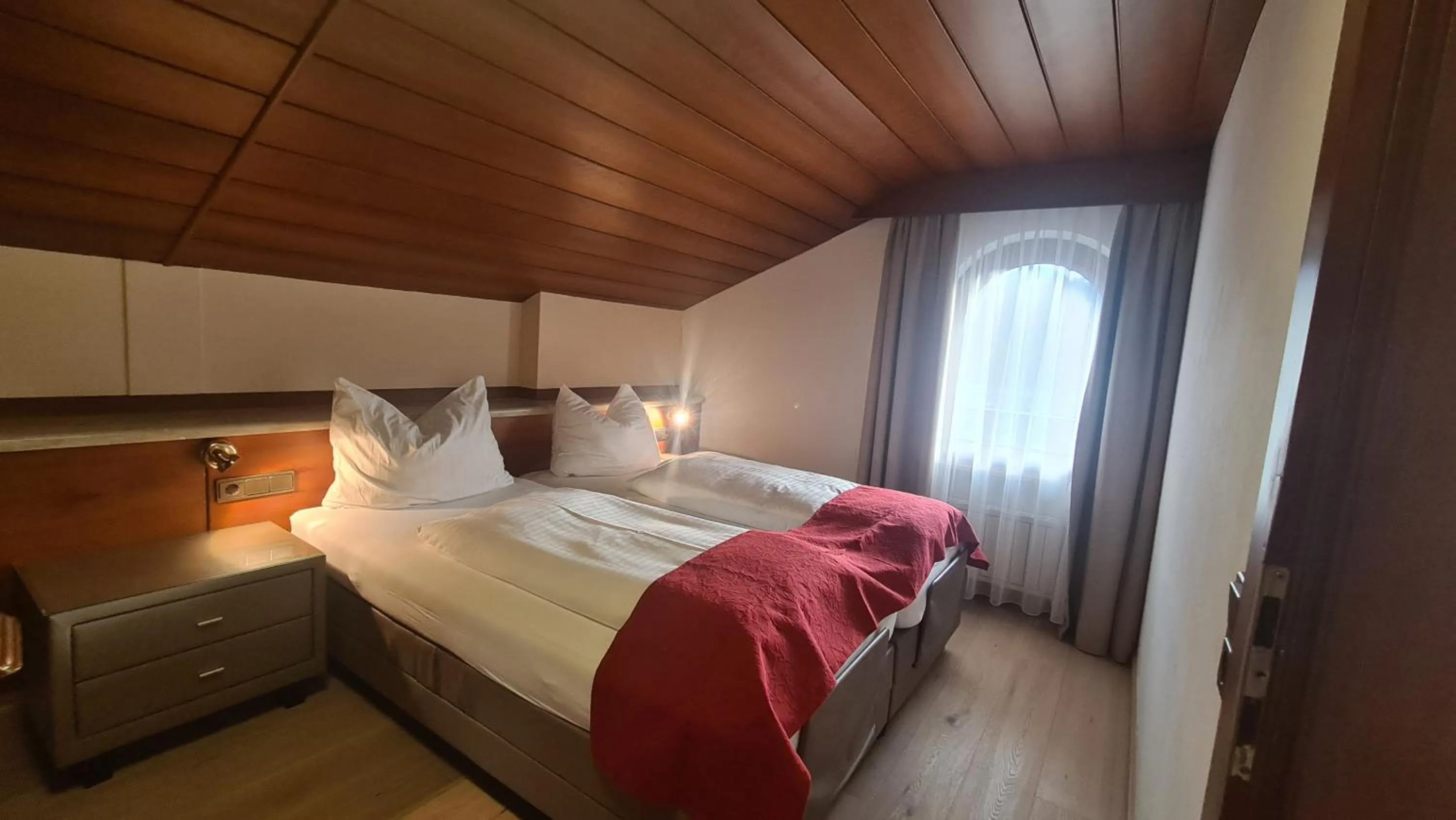 Bed in Hotel Tyrolis