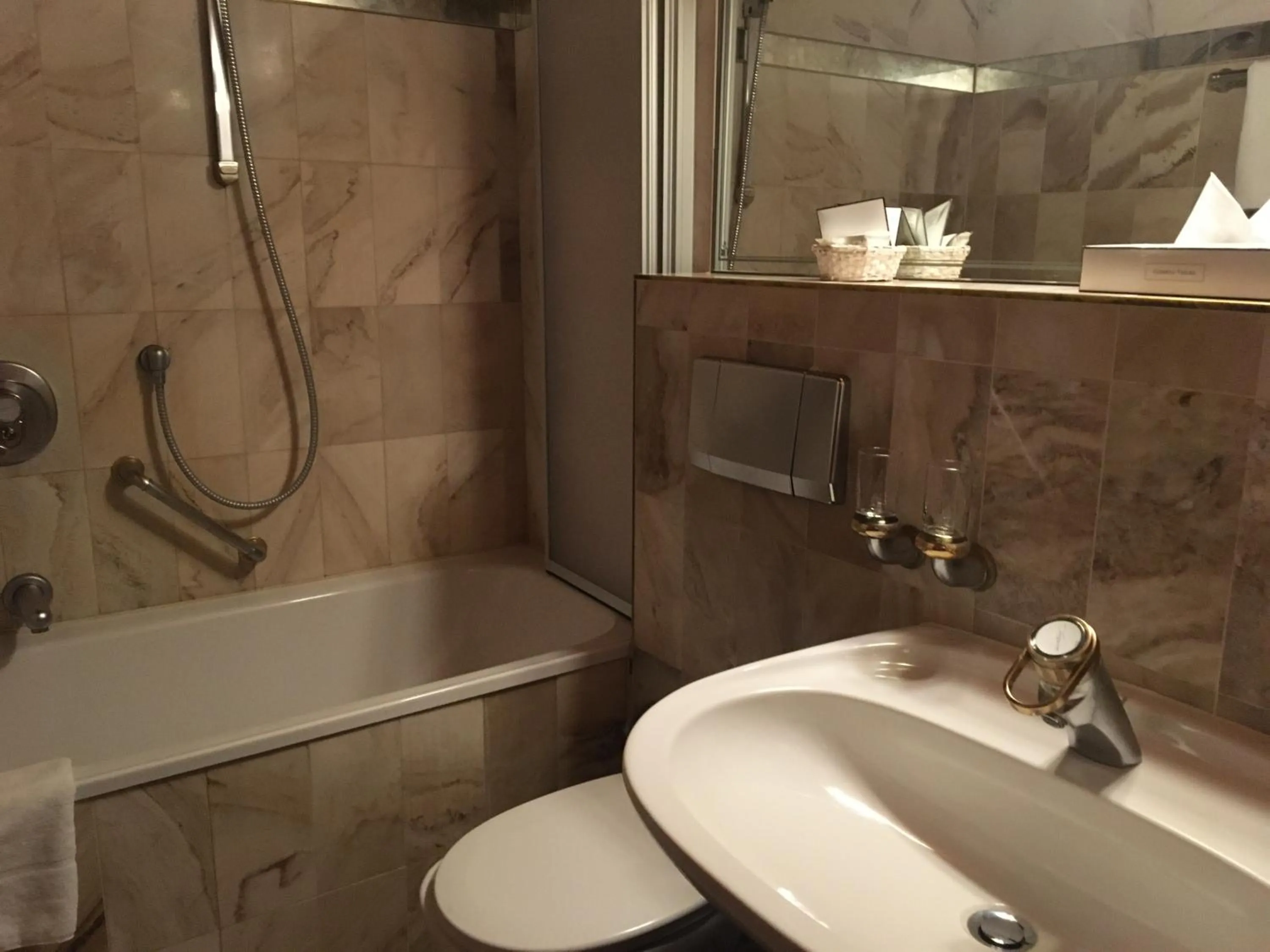 Bathroom in Hotel Tyrolis