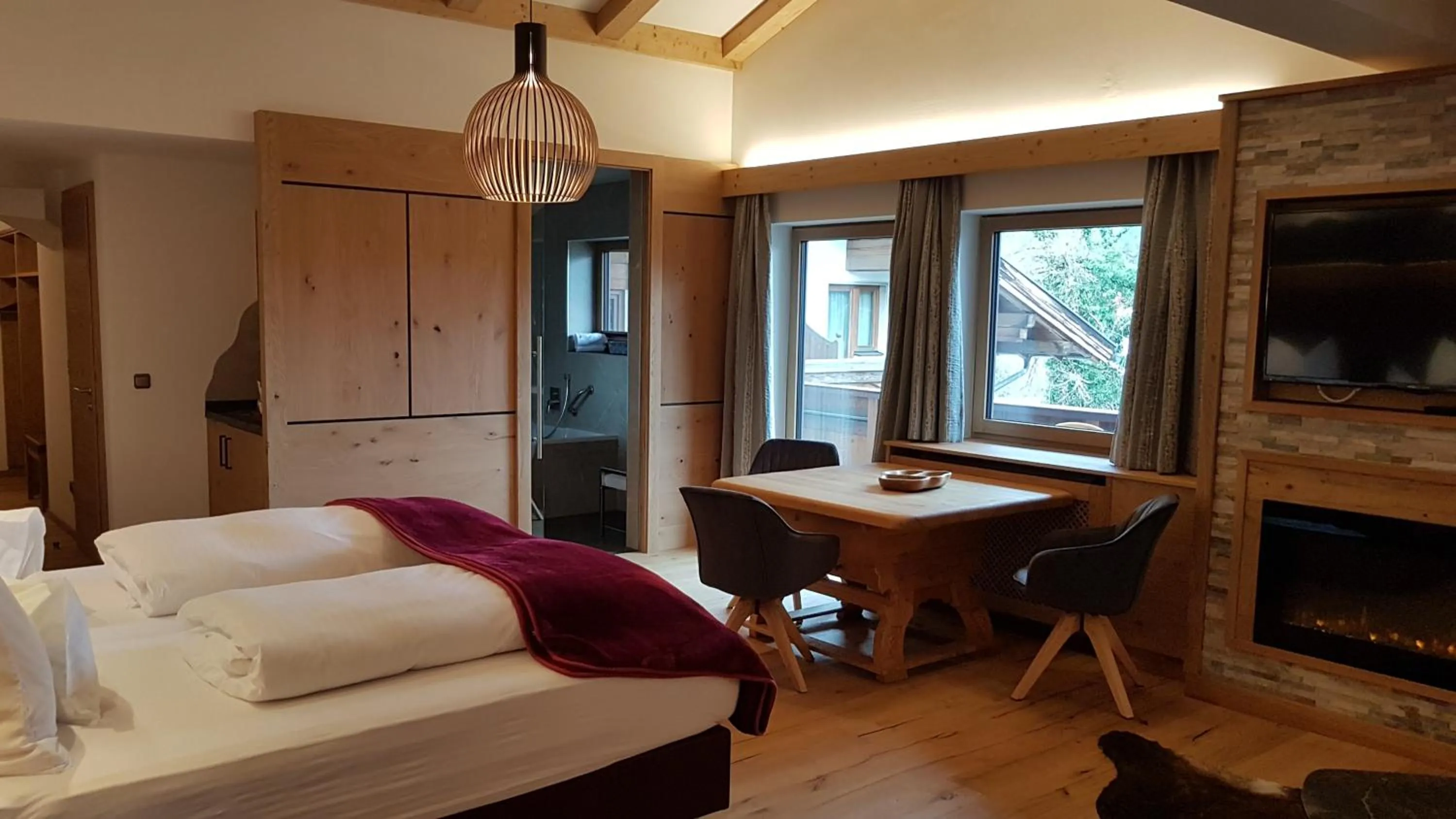 Bed in Hotel Tyrolis