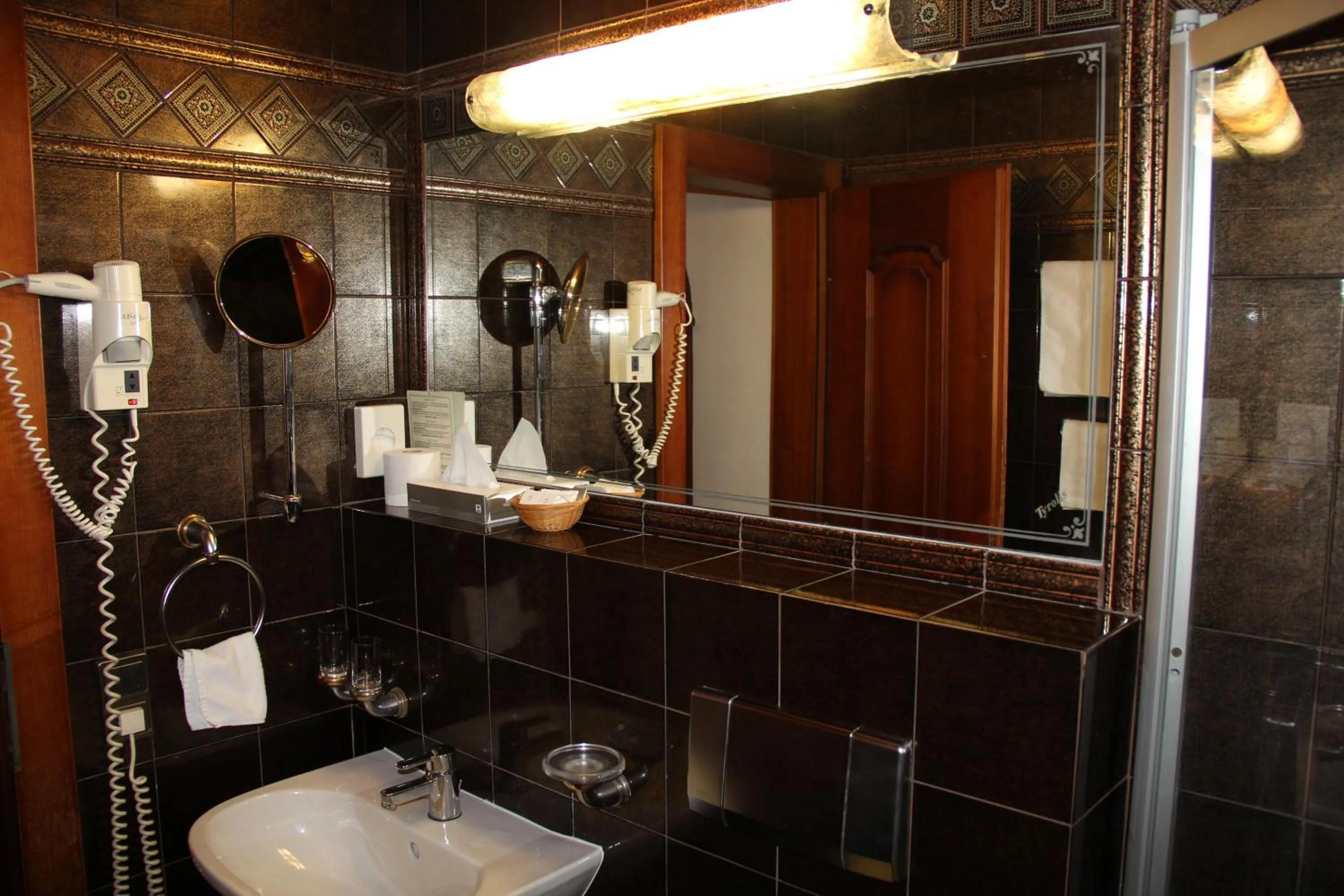 Bathroom in Hotel Tyrolis