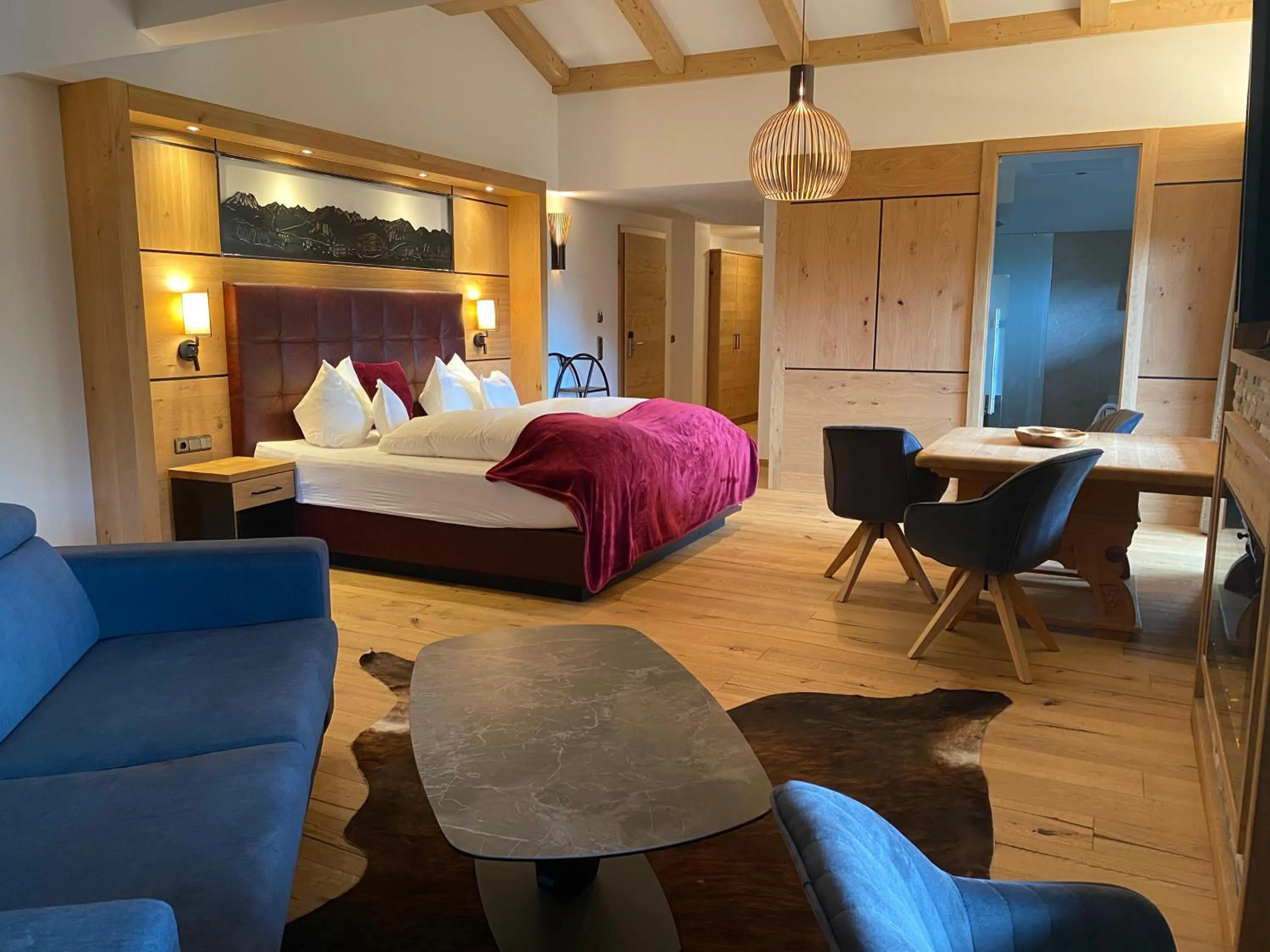 Living room, Bed in Hotel Tyrolis