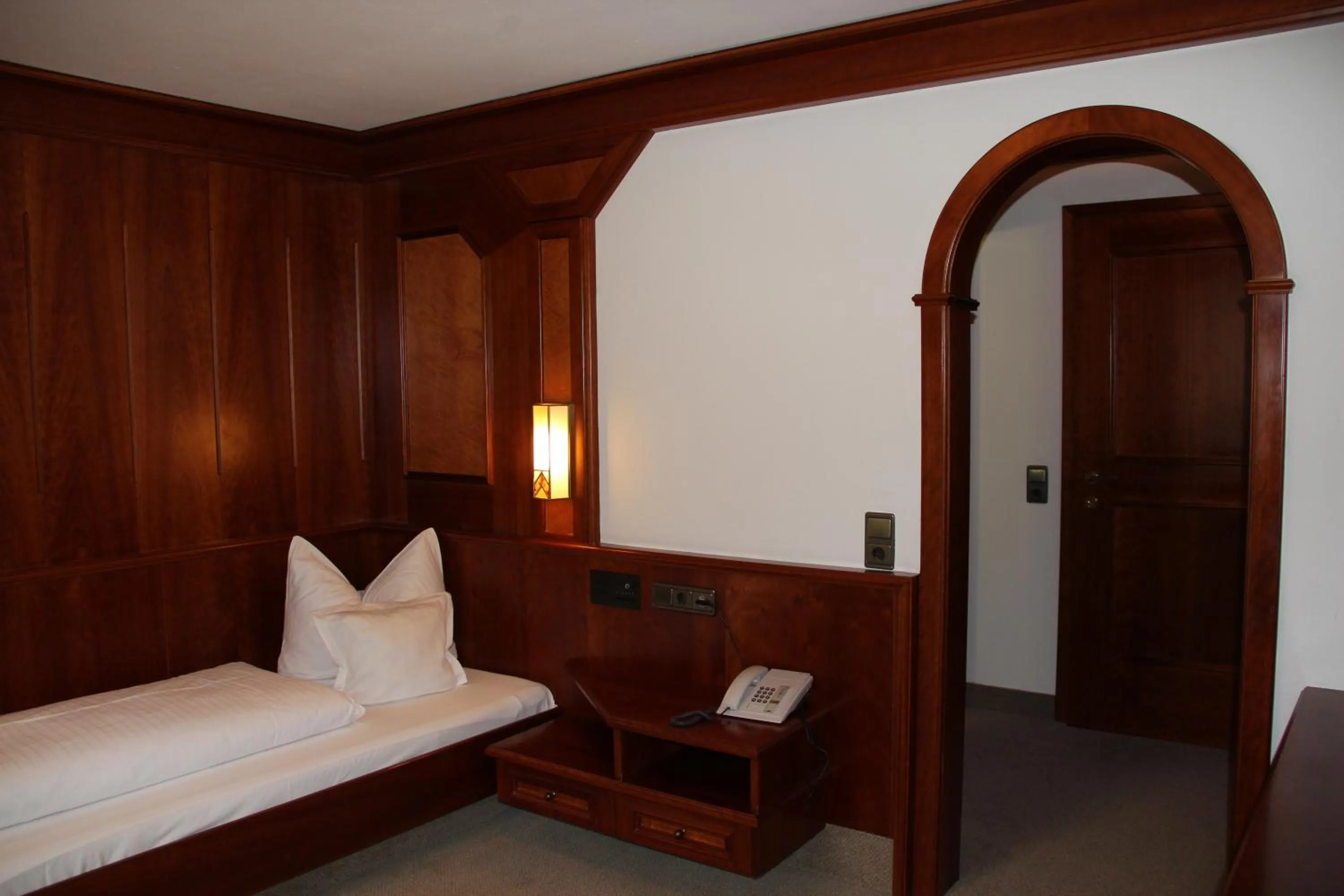 Bed in Hotel Tyrolis