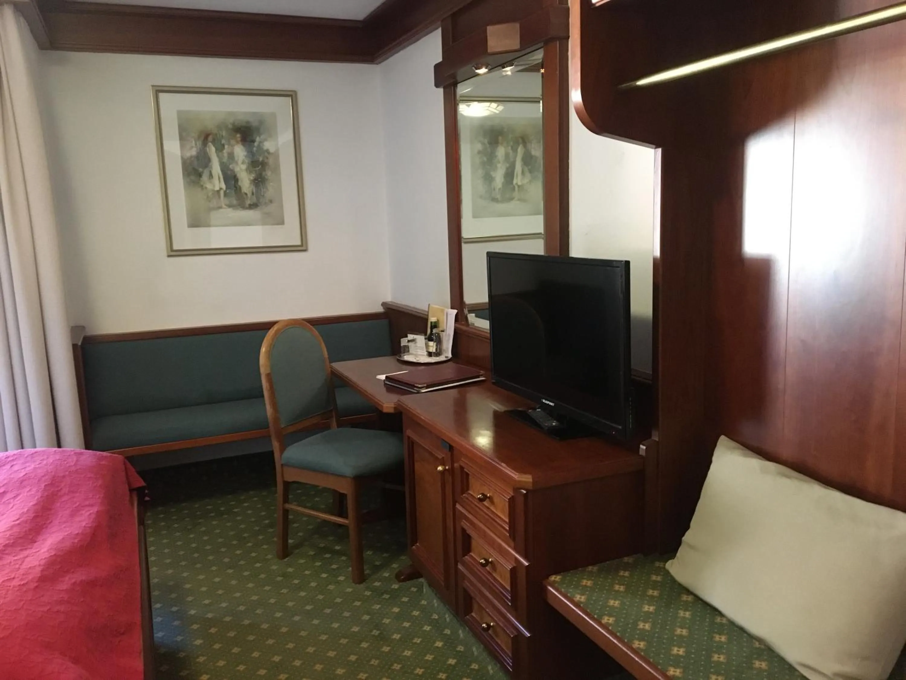 TV and multimedia in Hotel Tyrolis