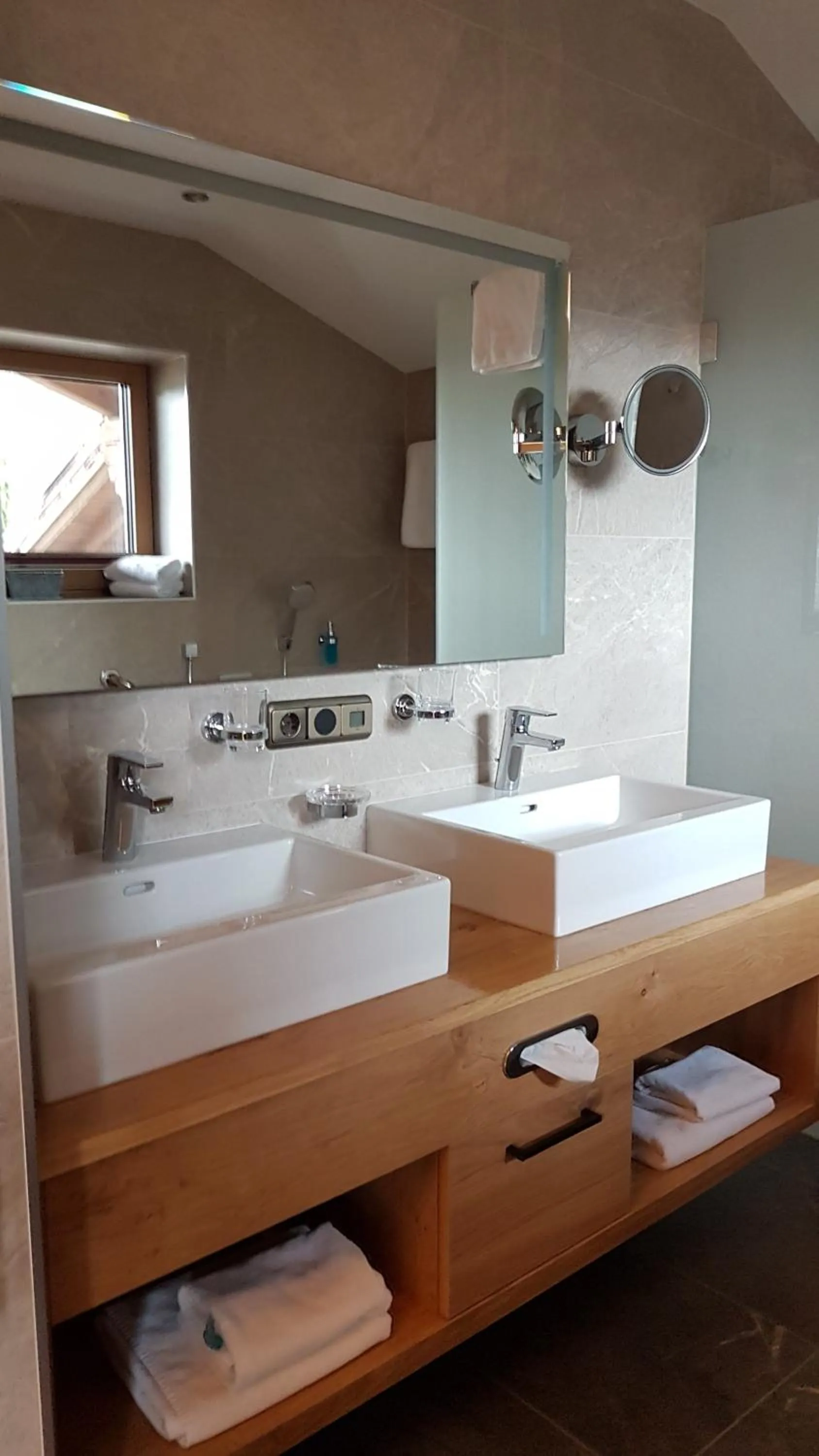 Bathroom in Hotel Tyrolis