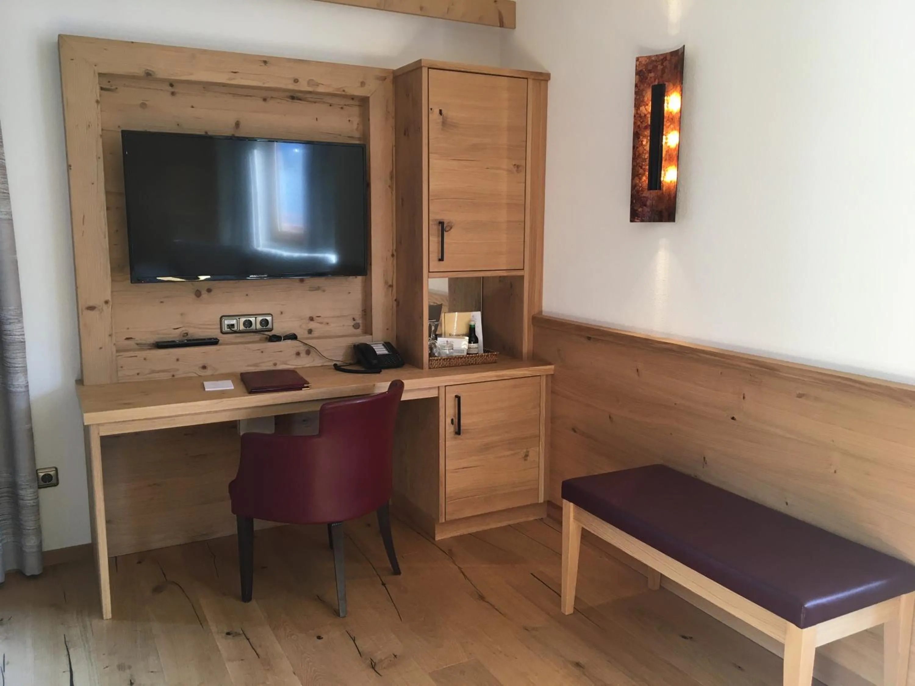 TV and multimedia in Hotel Tyrolis