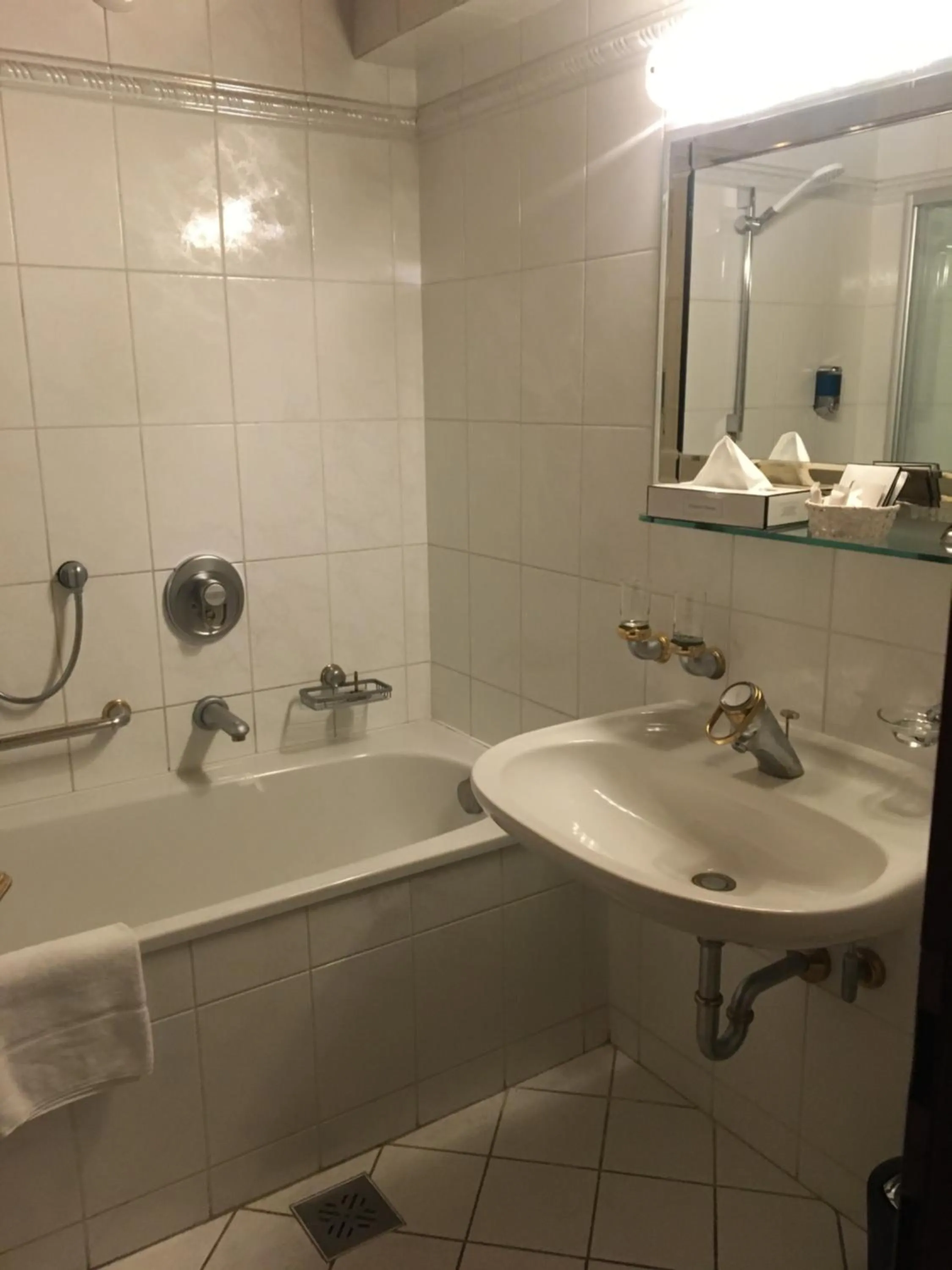 Bathroom in Hotel Tyrolis