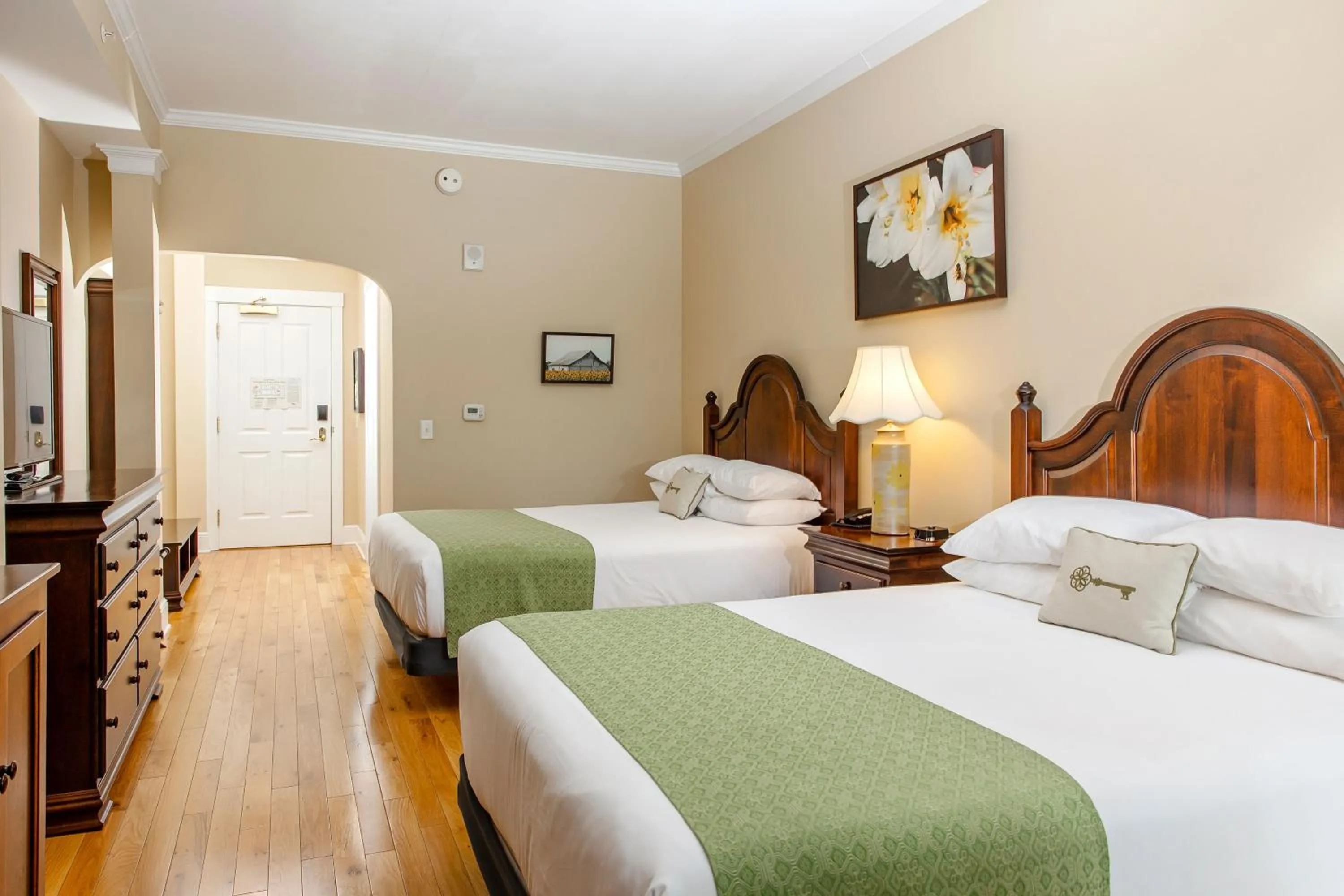 Bed in Mills Park Hotel