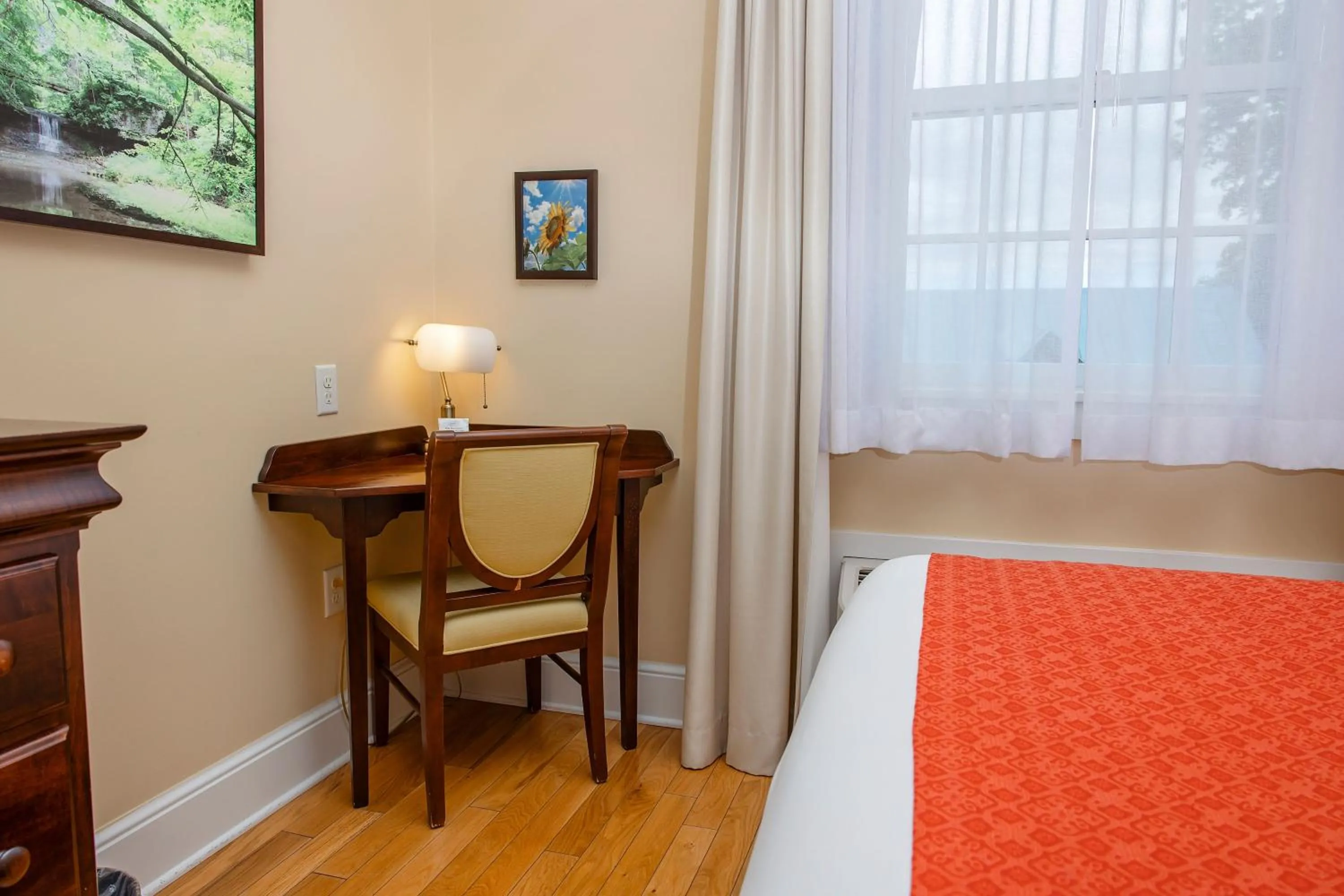 Bed in Mills Park Hotel