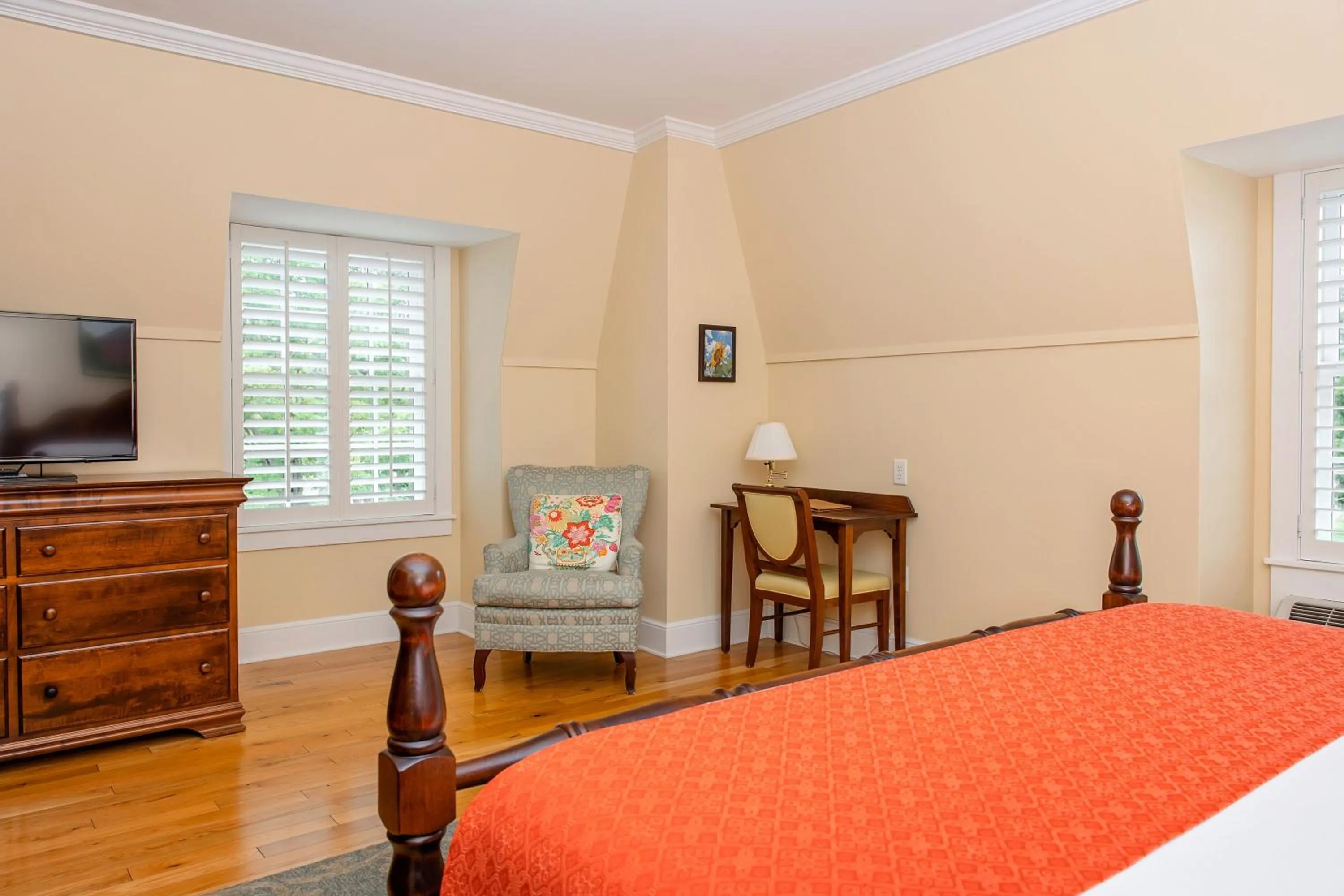 Bed in Mills Park Hotel