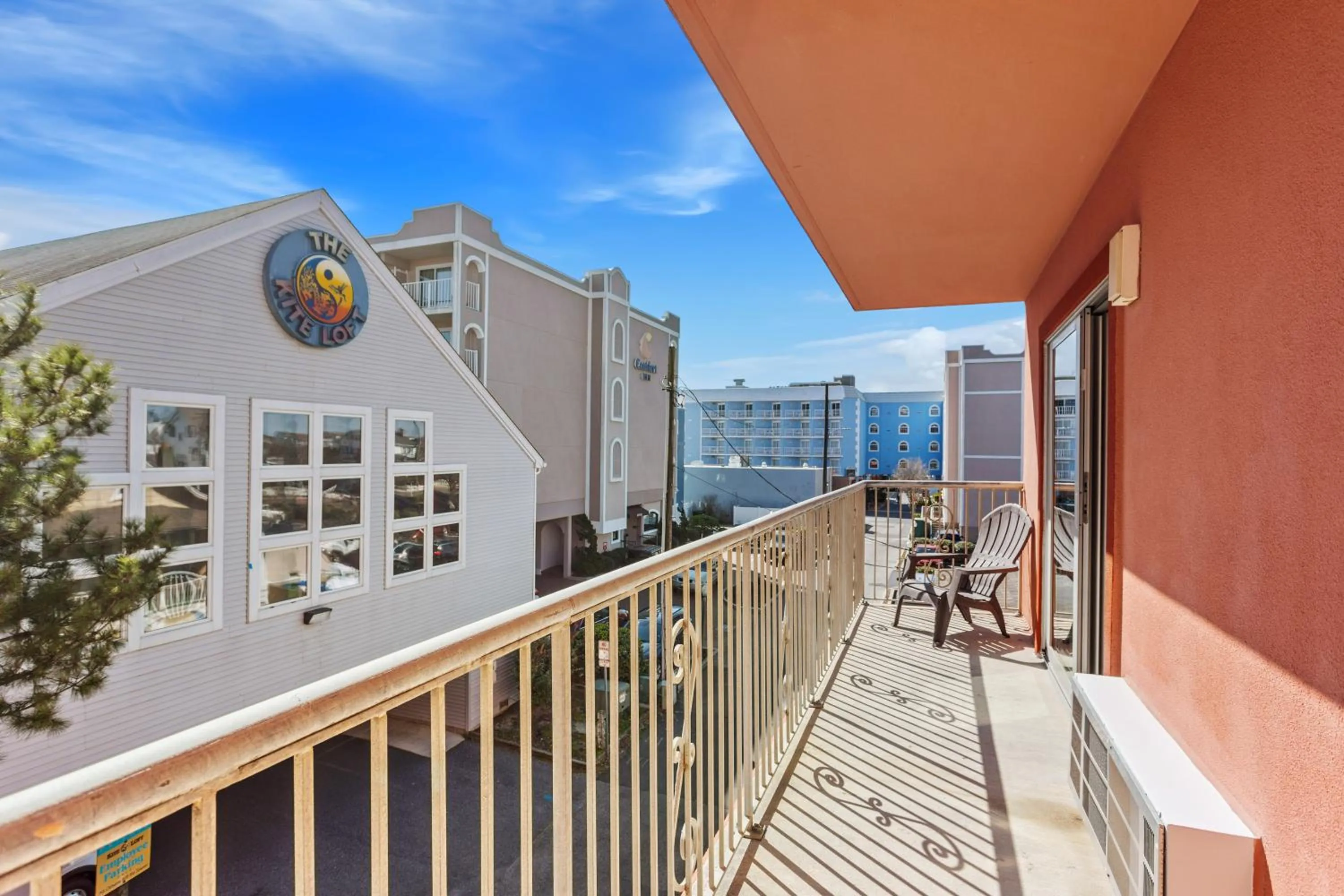 Balcony/Terrace in Americana Motor Inn on Boardwalk
