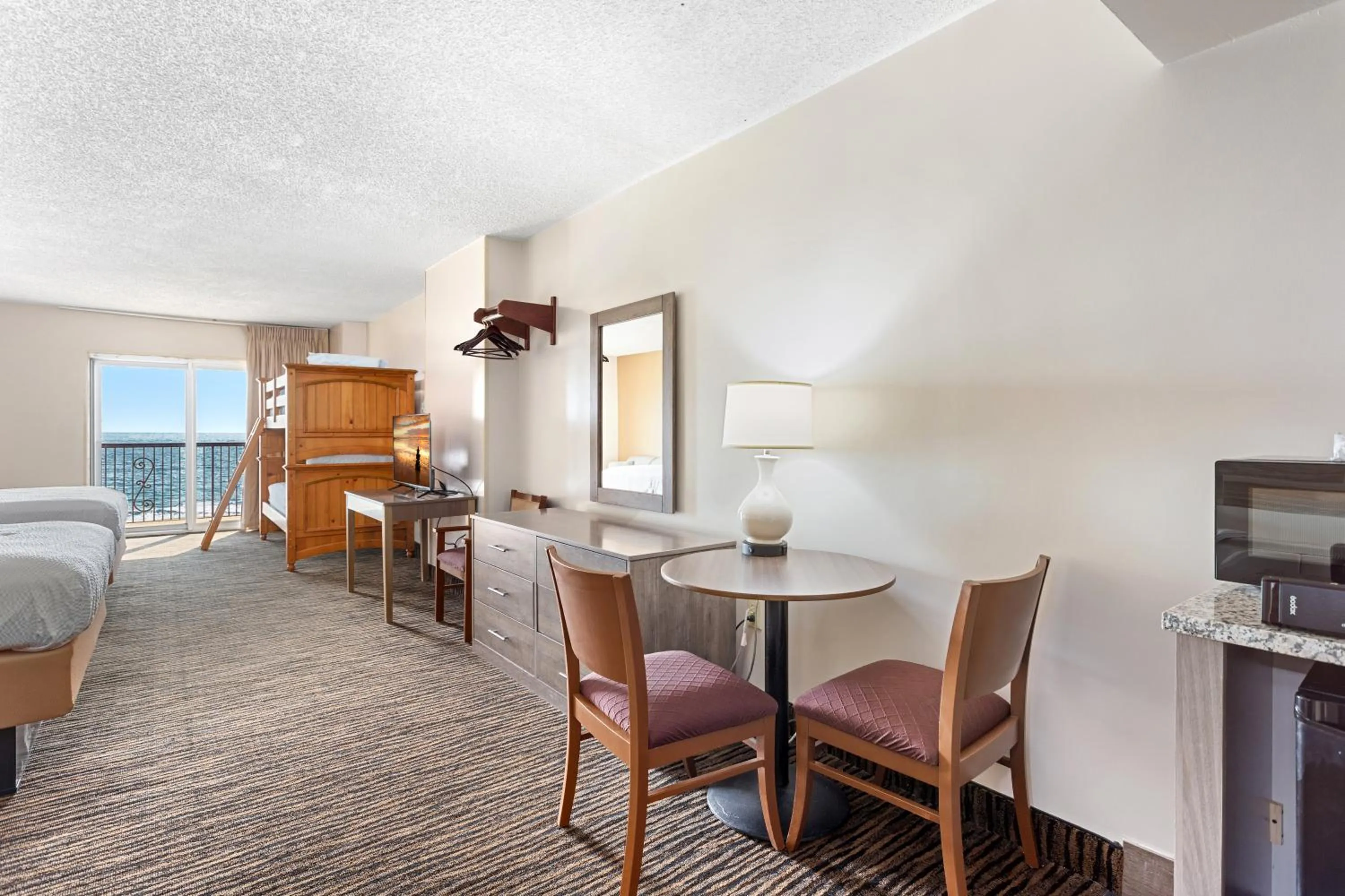 View (from property/room), Bed in Americana Motor Inn on Boardwalk