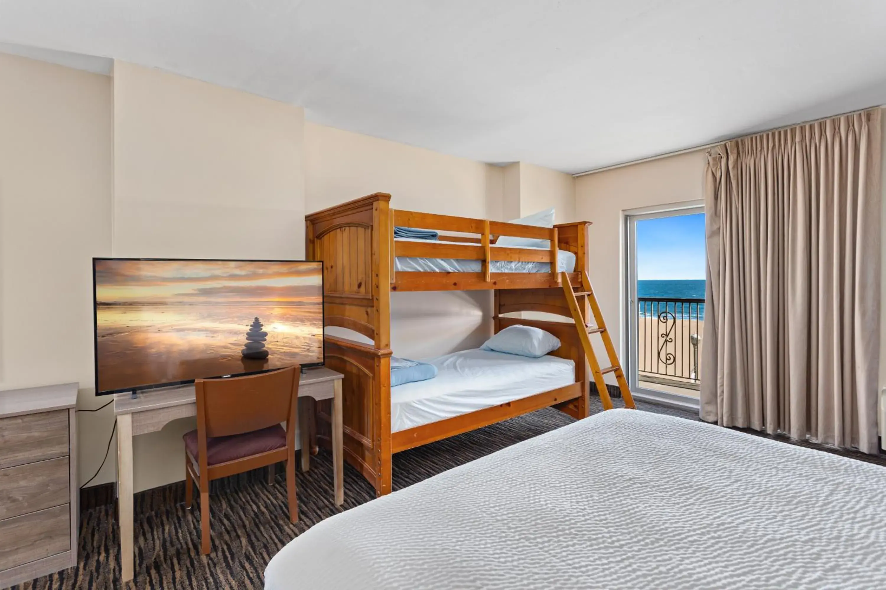 bunk bed, Bed in Americana Motor Inn on Boardwalk bunk bed, Bed in Americana Motor Inn on Boardwalk