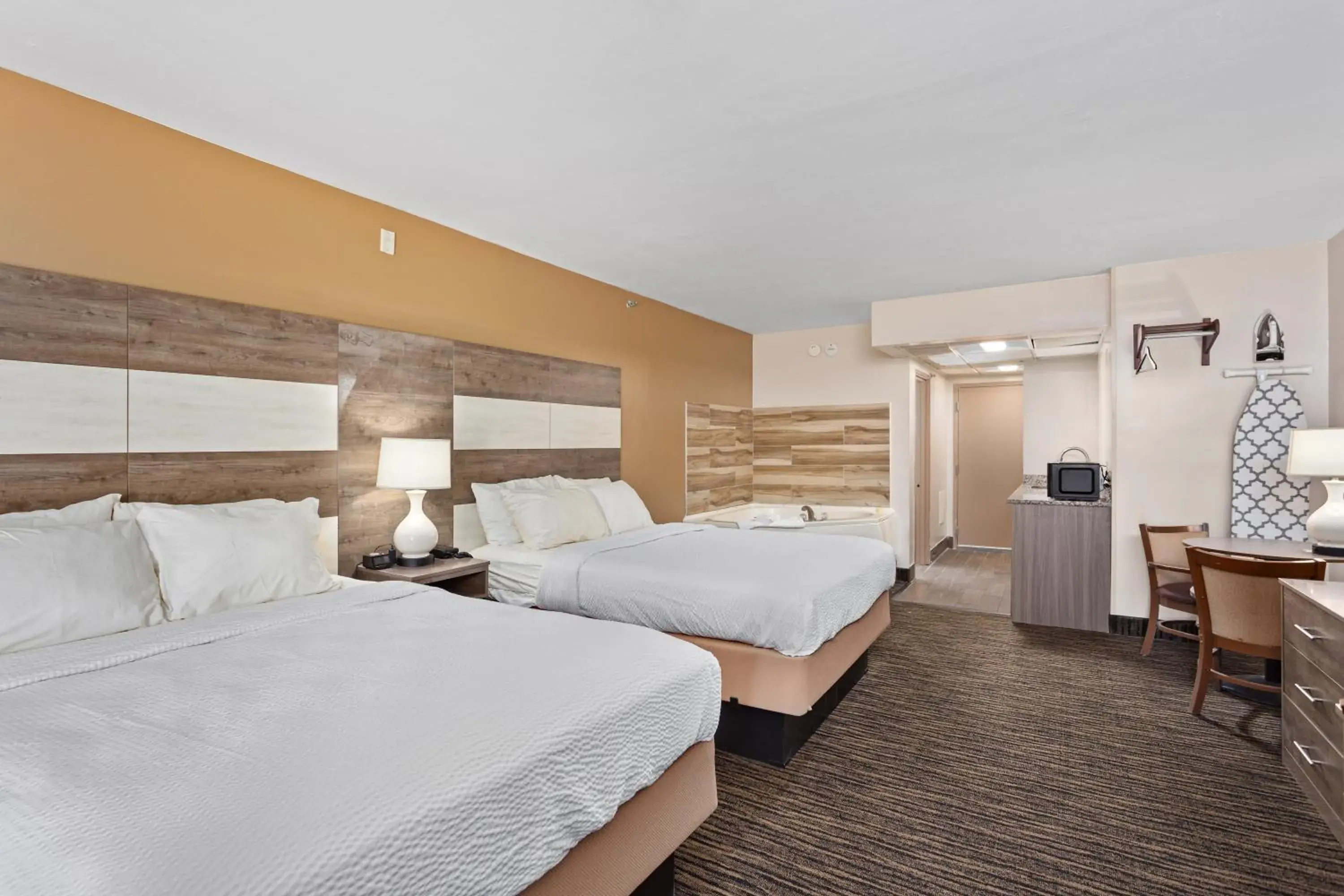 Bedroom, Bed in Americana Motor Inn on Boardwalk Bedroom, Bed in Americana Motor Inn on Boardwalk