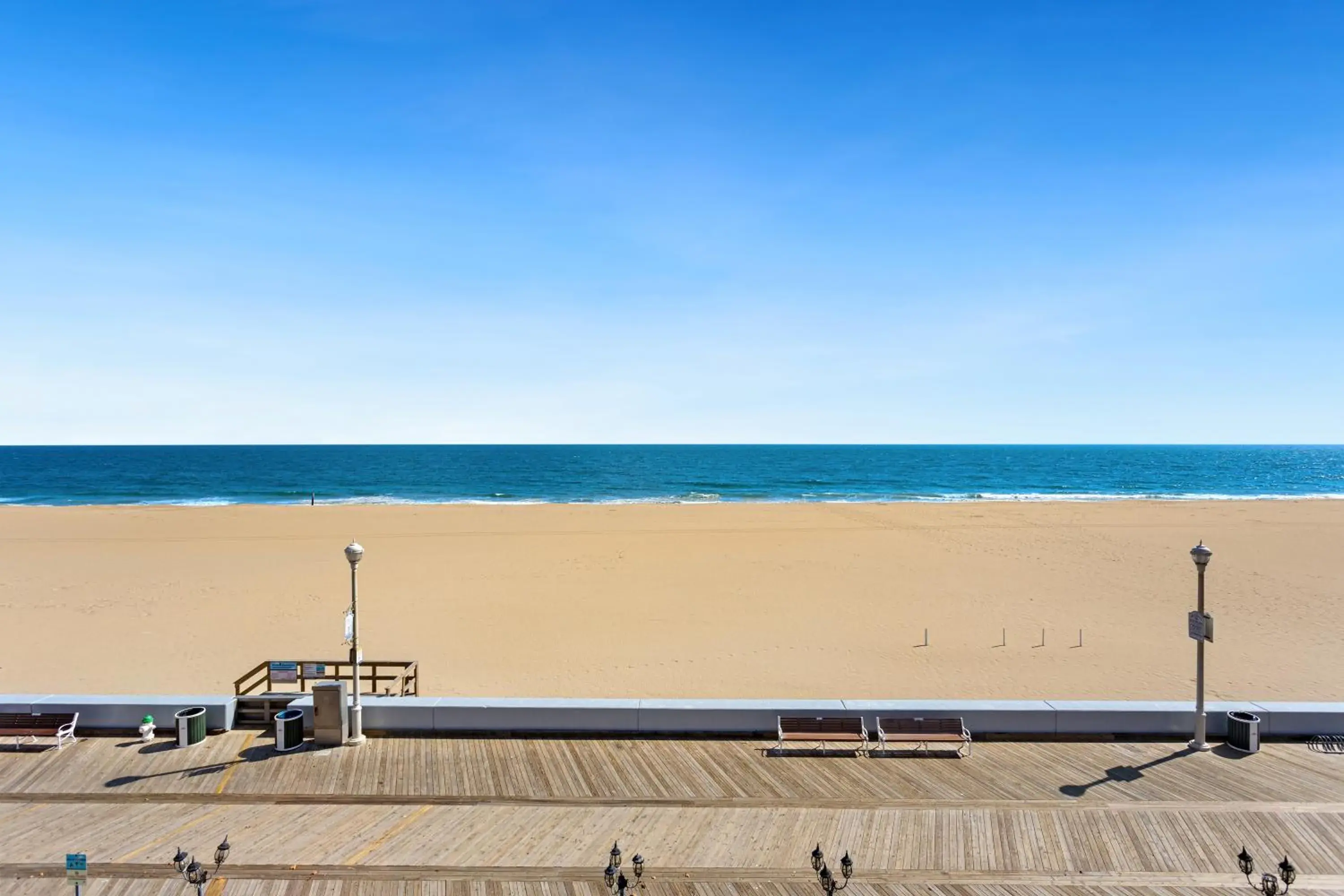 Sea view in Americana Motor Inn on Boardwalk Sea view in Americana Motor Inn on Boardwalk