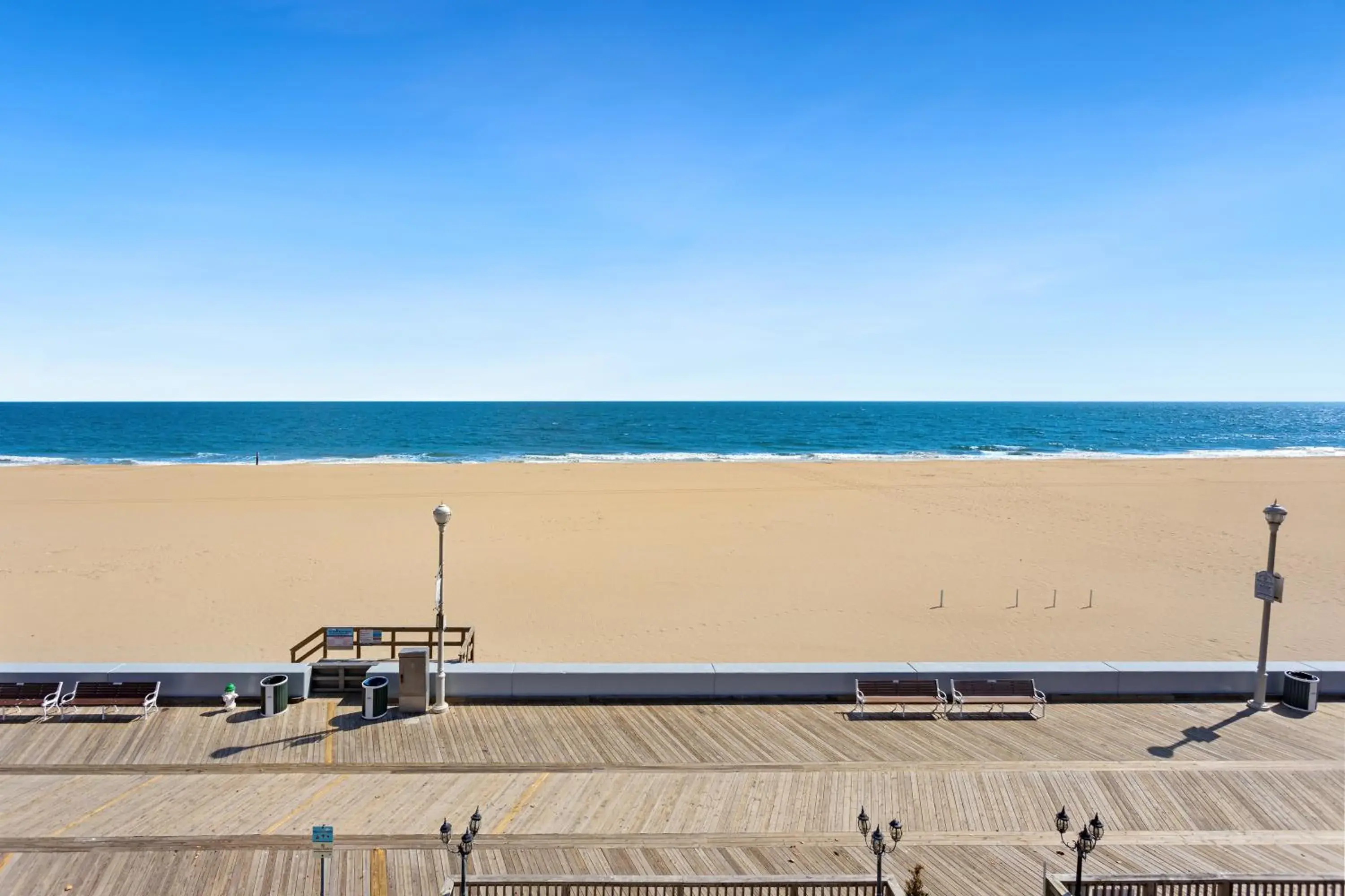 Sea view in Americana Motor Inn on Boardwalk Sea view in Americana Motor Inn on Boardwalk