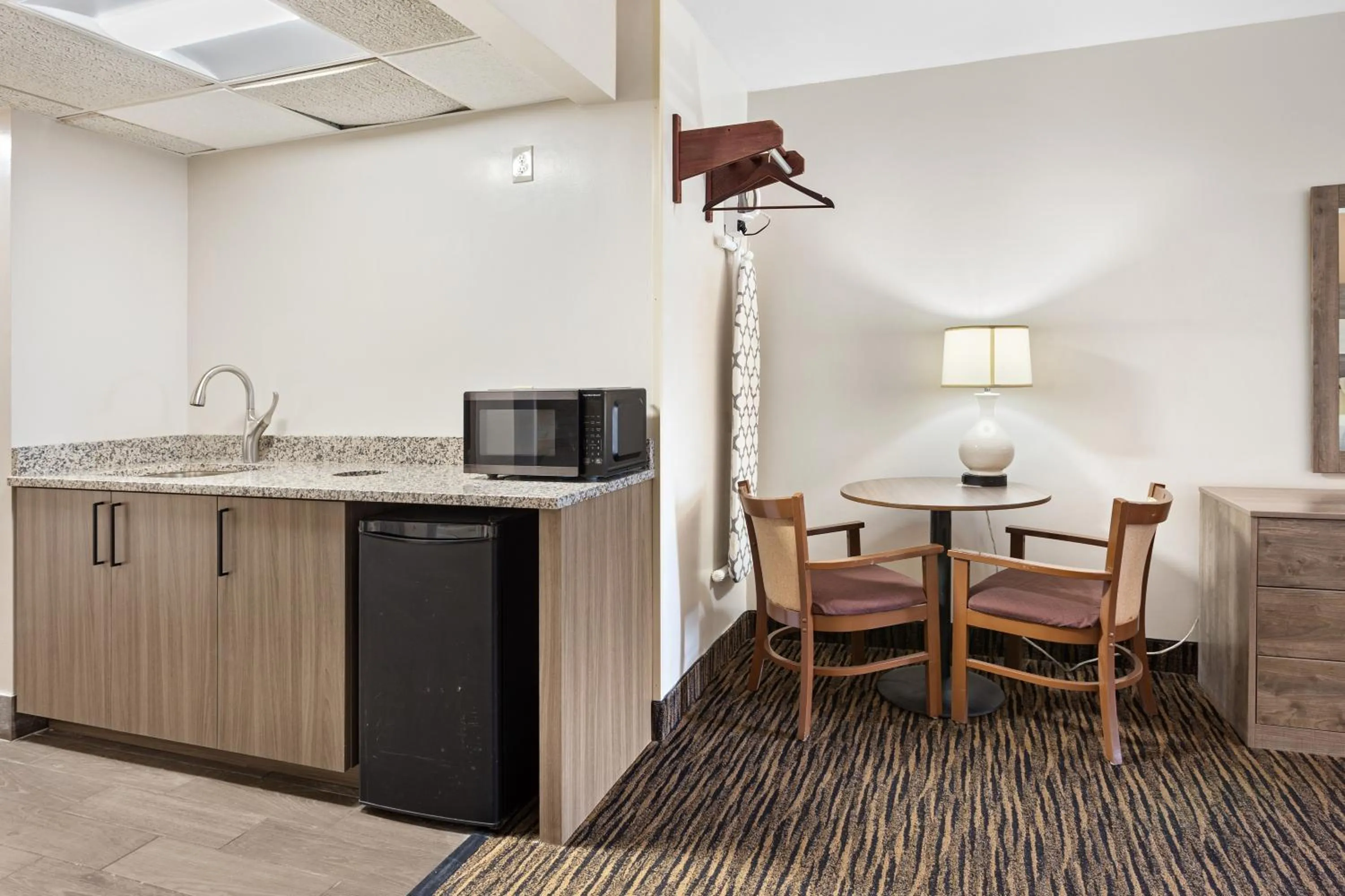 Kitchen or kitchenette in Americana Motor Inn on Boardwalk