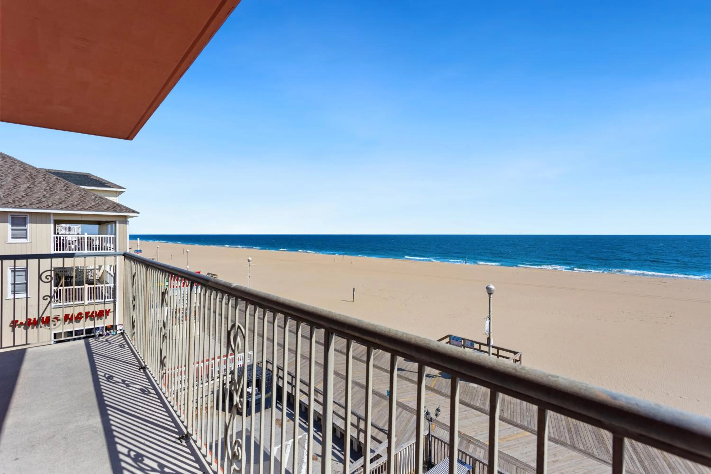Balcony/Terrace in Americana Motor Inn on Boardwalk