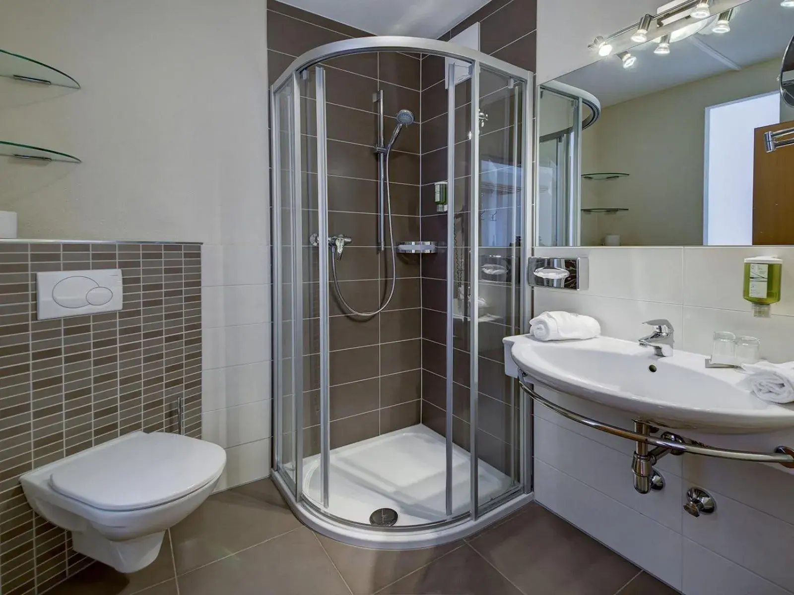 Comfort Double or Twin Room with Balcony in VÖTTER'S HOTEL in Kaprun am Kitzsteinhorn - Skibus direkt Comfort Double or Twin Room with Balcony in VÖTTER'S HOTEL in Kaprun am Kitzsteinhorn - Skibus direkt