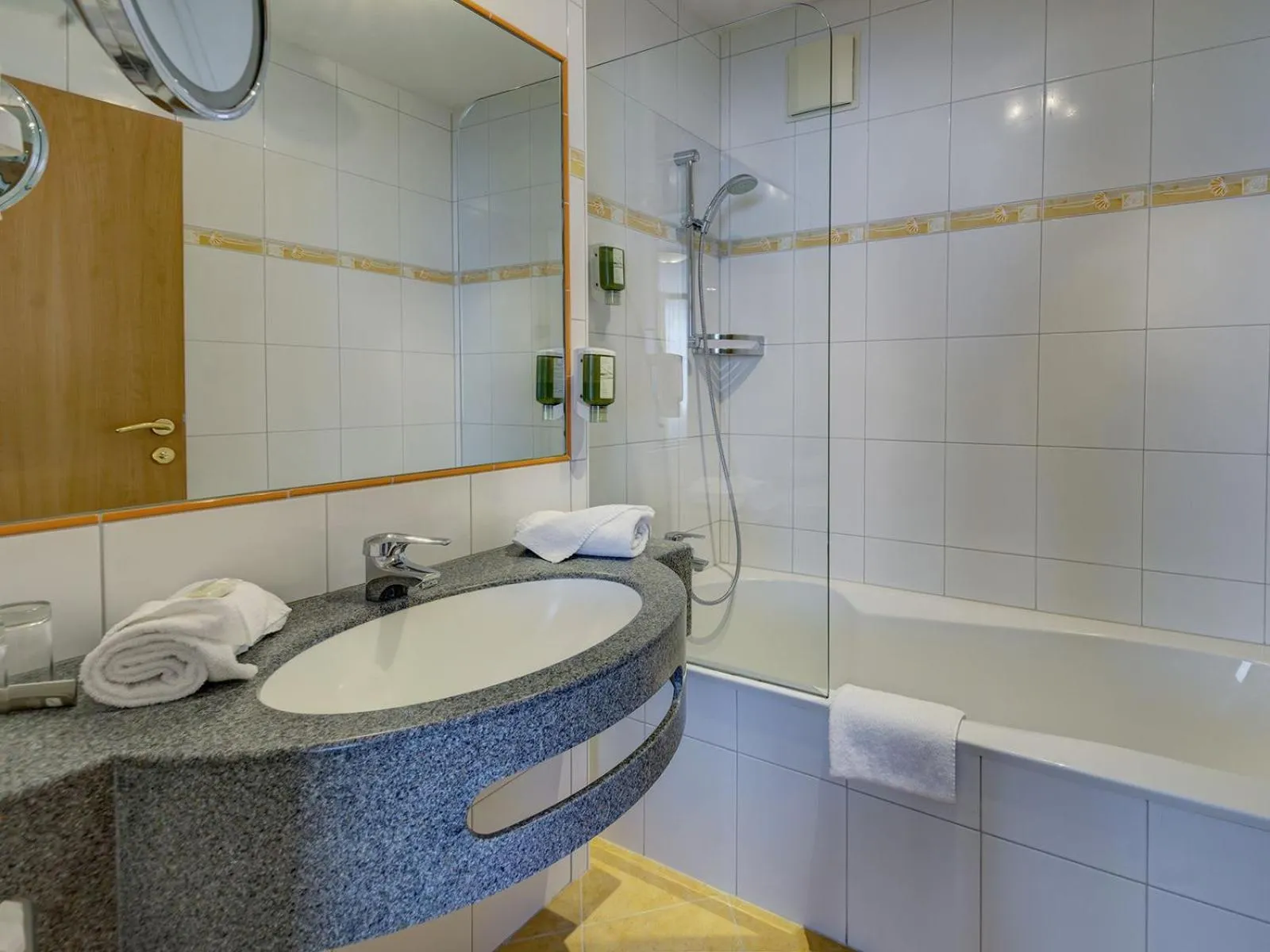 Bathroom in VÖTTER'S HOTEL in Kaprun am Kitzsteinhorn - Skibus direkt