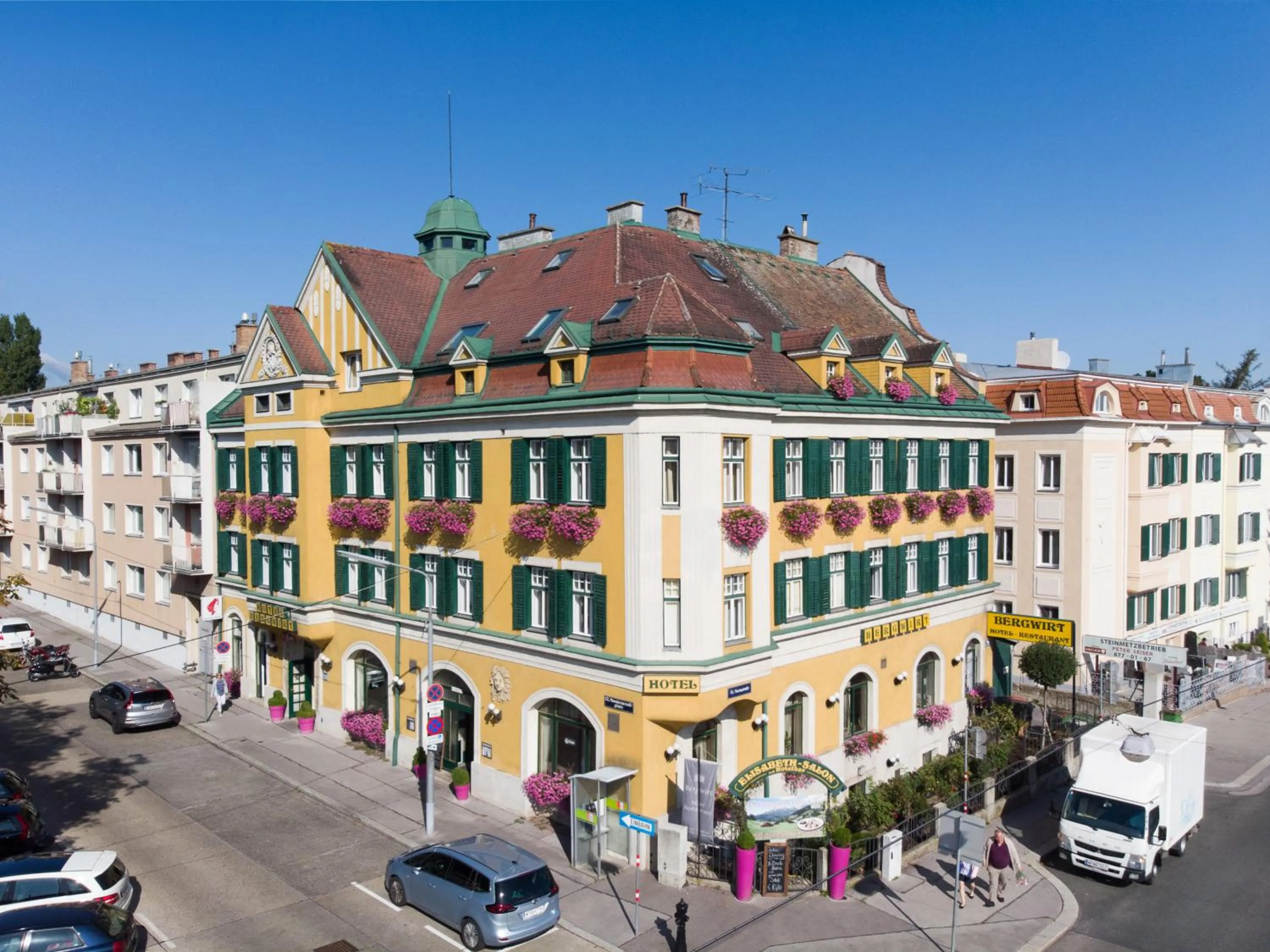 Property building in Hotel Bergwirt Schönbrunn