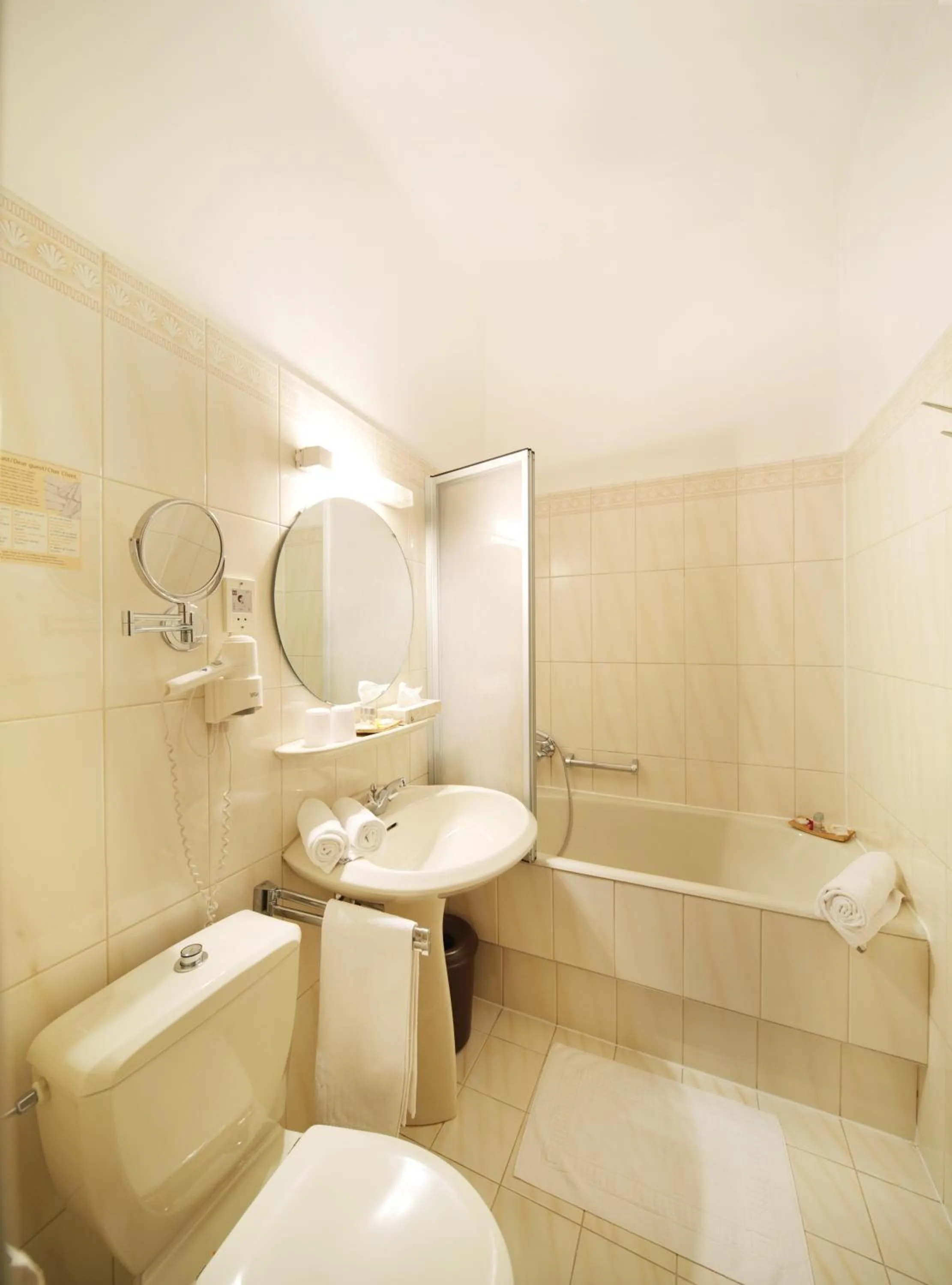 Bathroom in Hotel Bergwirt Schönbrunn