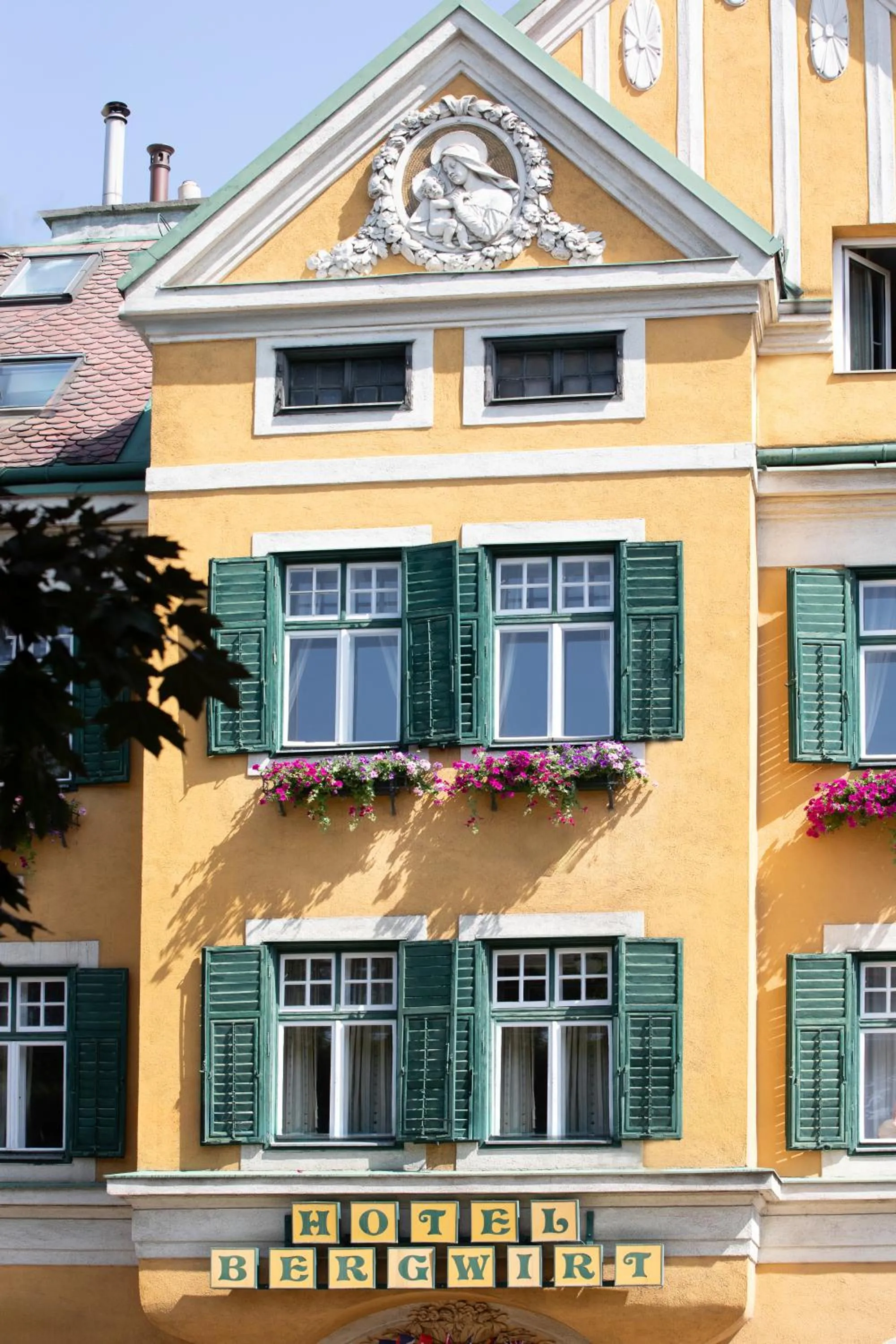 Property building in Hotel Bergwirt Schönbrunn