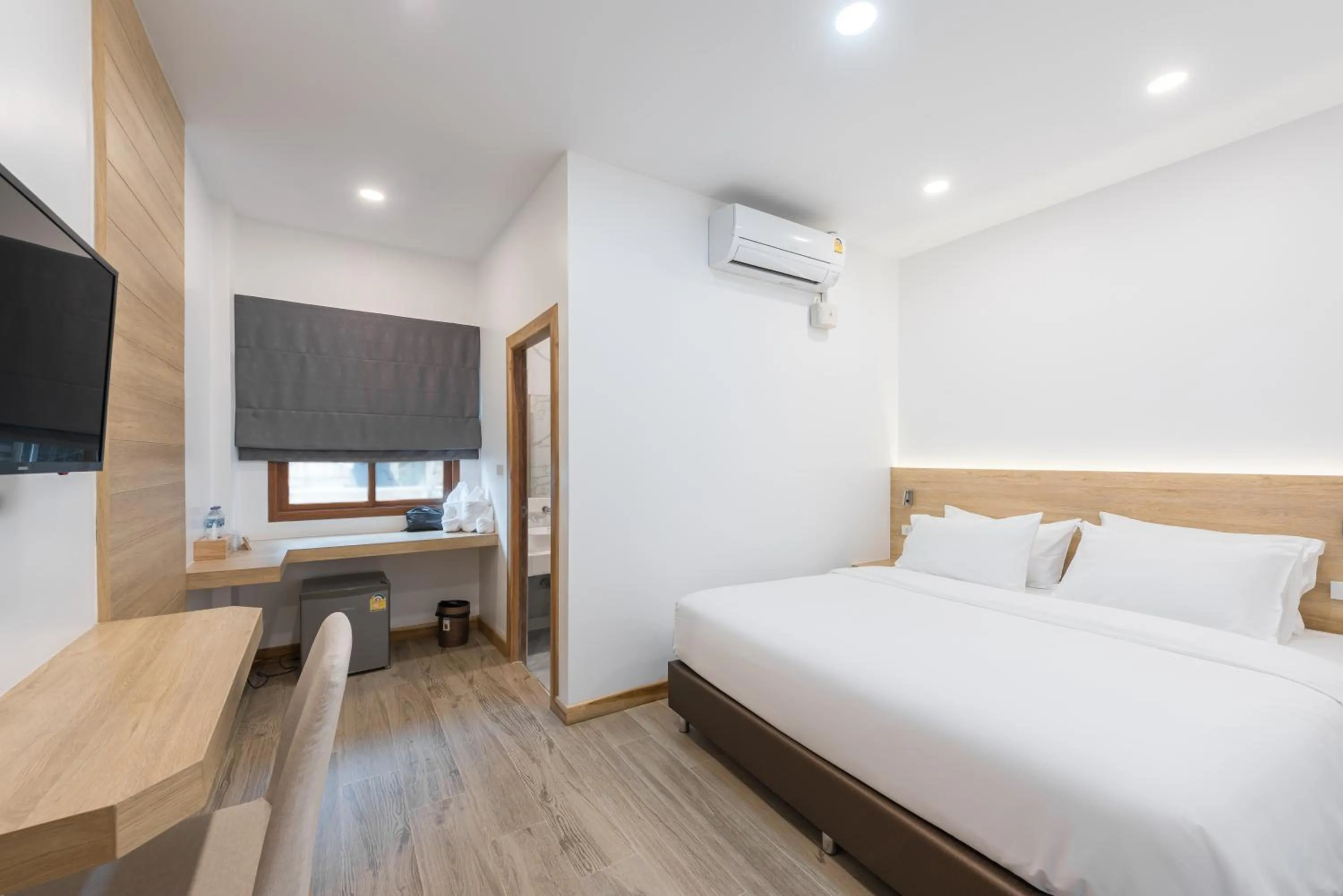 Photo of the whole room, Bed in Chiangkhan River Walk Hotel