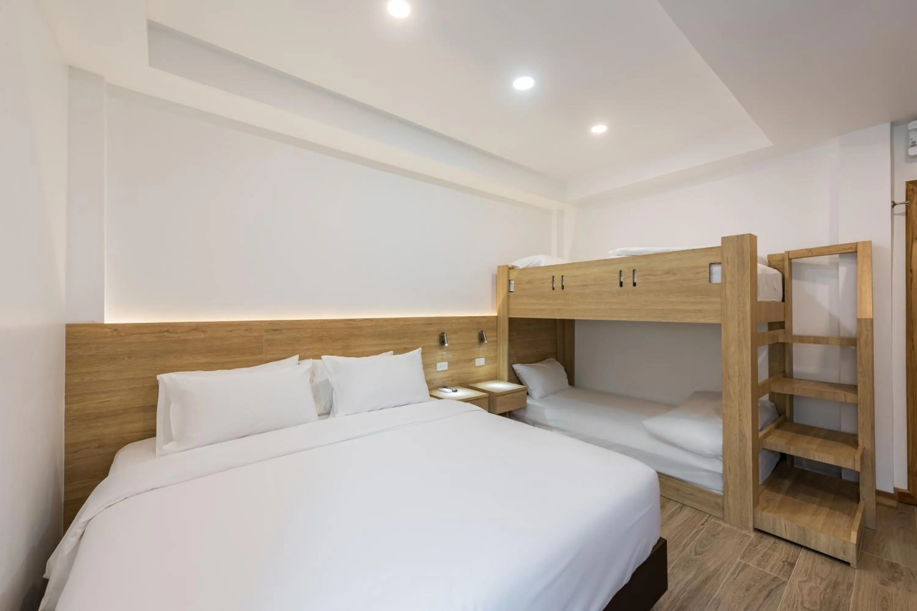 Photo of the whole room, Bed in Chiangkhan River Walk Hotel