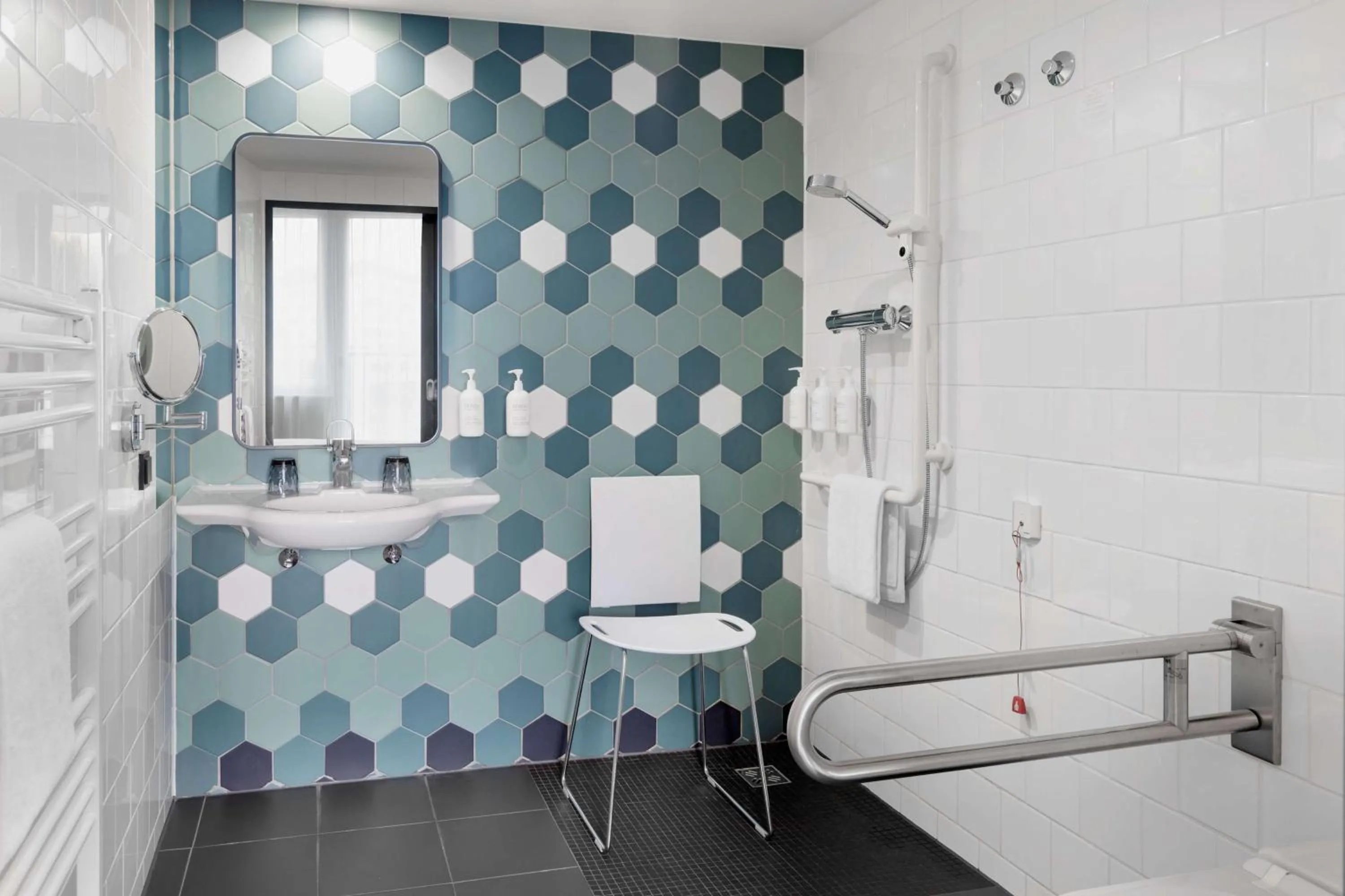 Bathroom in Spark by Hilton Vienna Messe Prater